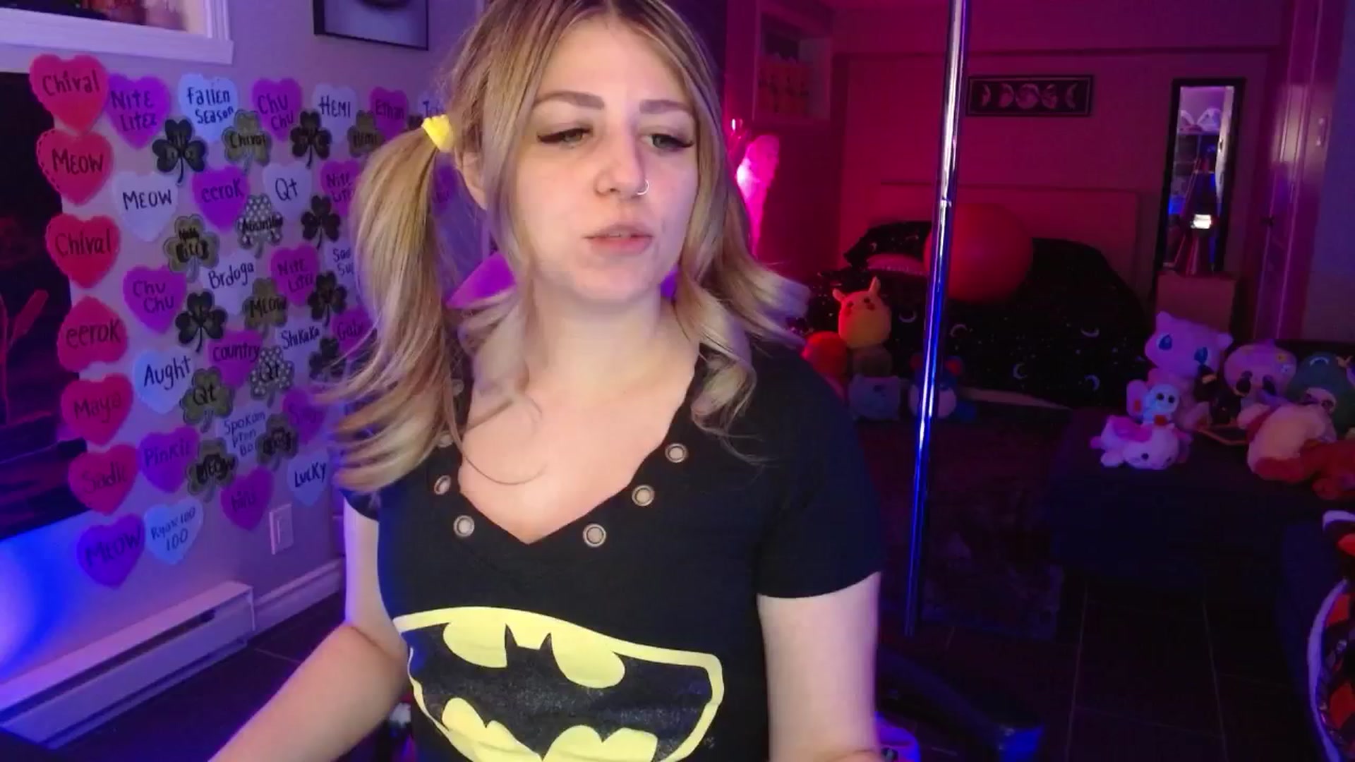 Gallery image thumbnail from Serafina's myfreecams stream on, 03/12/2026, 03:53 image 6 of 20