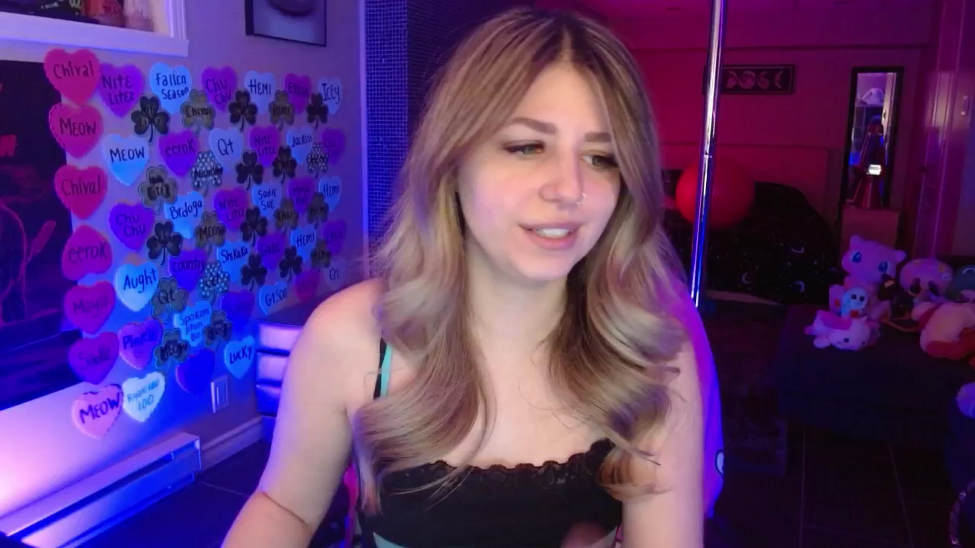 Gallery image thumbnail from Serafina's myfreecams stream on, 03/13/2026, 04:18 image 17 of 20