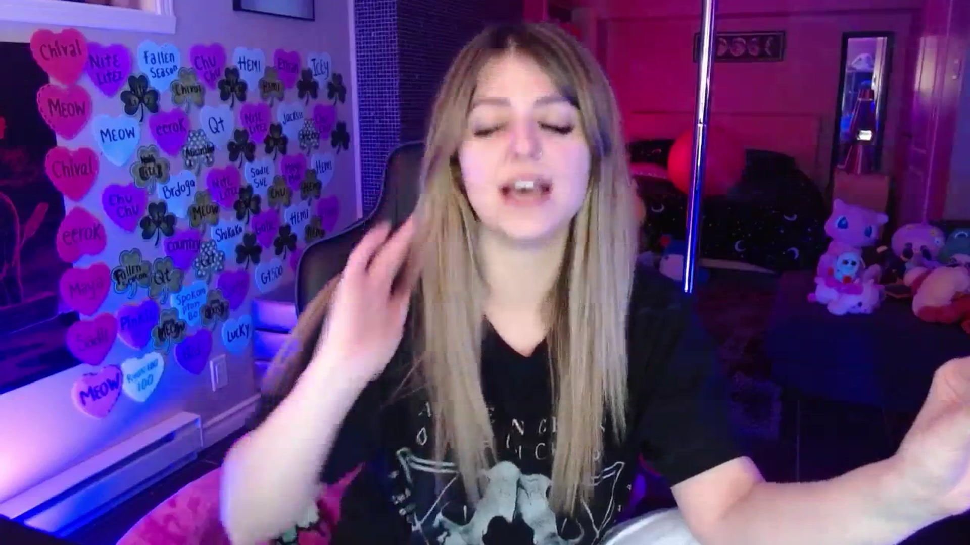 Gallery image thumbnail from Serafina's myfreecams stream on, 03/19/2026, 04:12 image 19 of 20