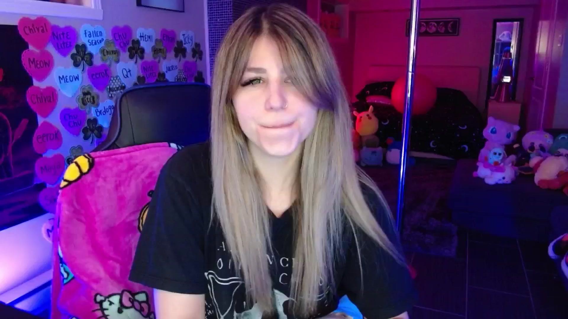 Gallery image thumbnail from Serafina's myfreecams stream on, 03/19/2026, 04:12 image 1 of 20