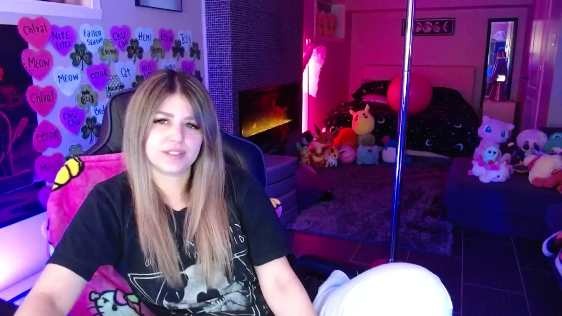 Gallery image thumbnail from Serafina's myfreecams stream on, 03/19/2026, 04:12 image 5 of 20