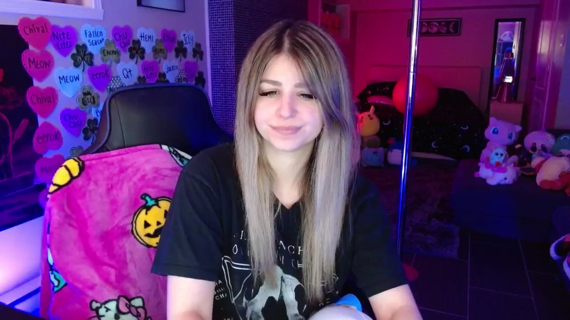Gallery image thumbnail from Serafina's myfreecams stream on, 03/19/2026, 04:12 image 3 of 20