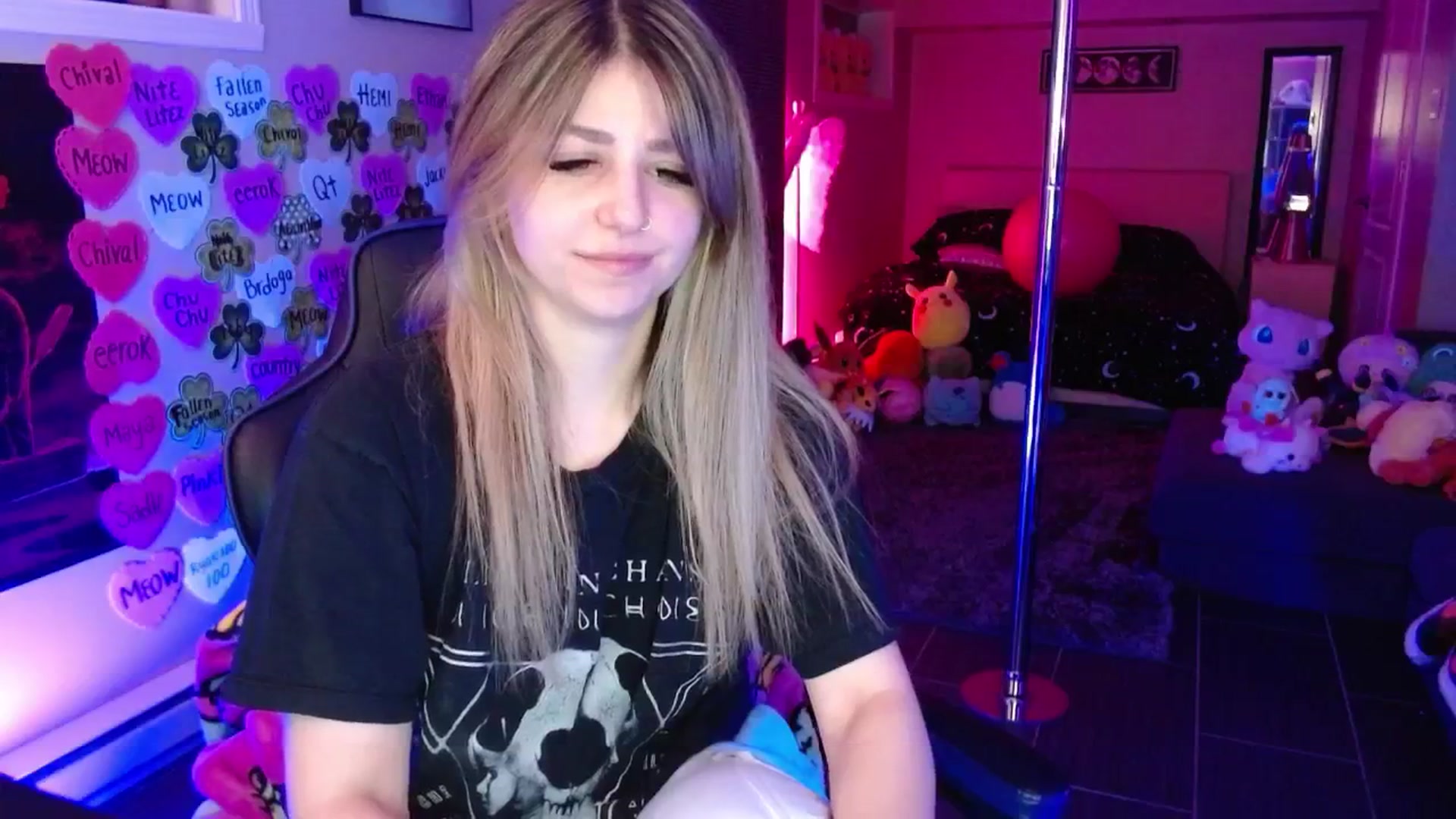 Gallery image thumbnail from Serafina's myfreecams stream on, 03/19/2026, 04:12 image 9 of 20
