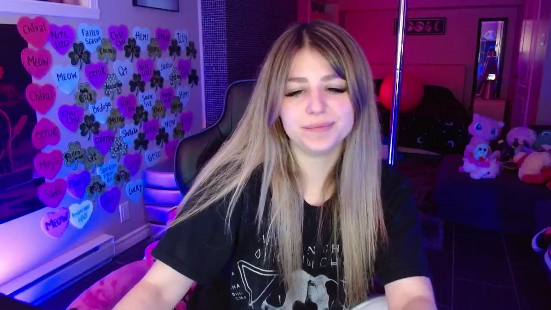 Gallery image thumbnail from Serafina's myfreecams stream on, 03/19/2026, 04:12 image 20 of 20