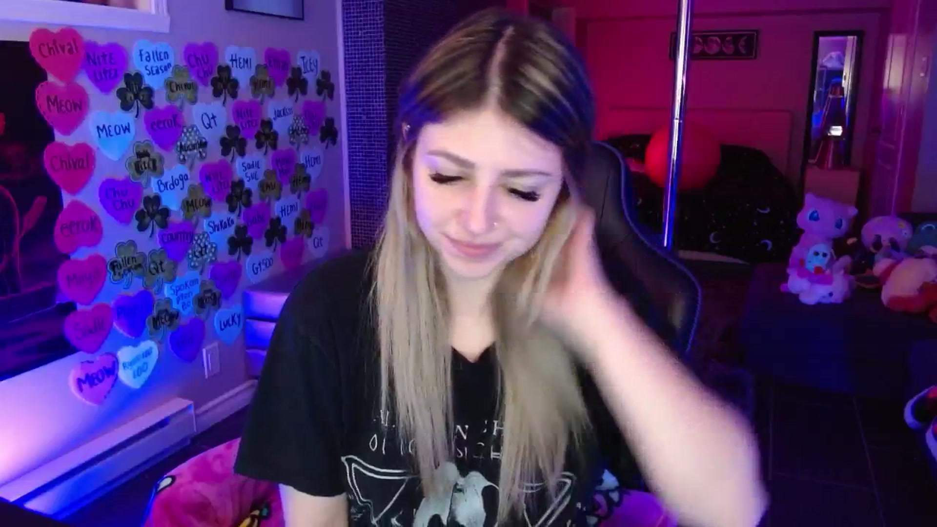 Gallery image thumbnail from Serafina's myfreecams stream on, 03/19/2026, 04:12 image 18 of 20