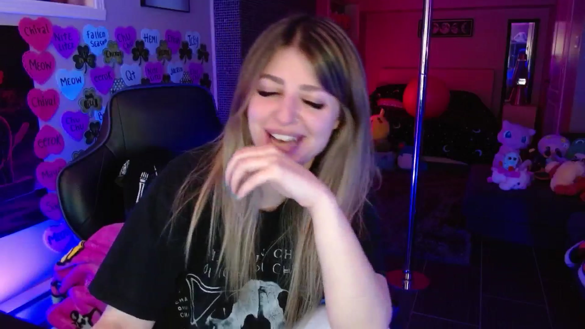 Gallery image thumbnail from Serafina's myfreecams stream on, 03/19/2026, 04:12 image 10 of 20