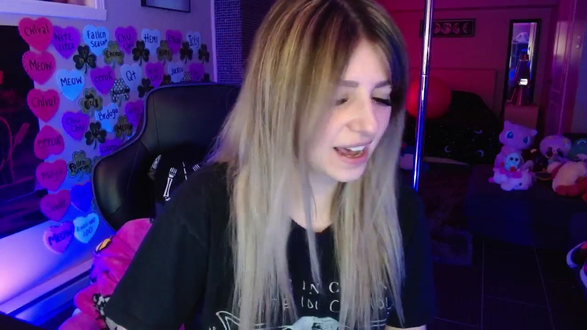 Gallery image thumbnail from Serafina's myfreecams stream on, 03/19/2026, 04:12 image 16 of 20