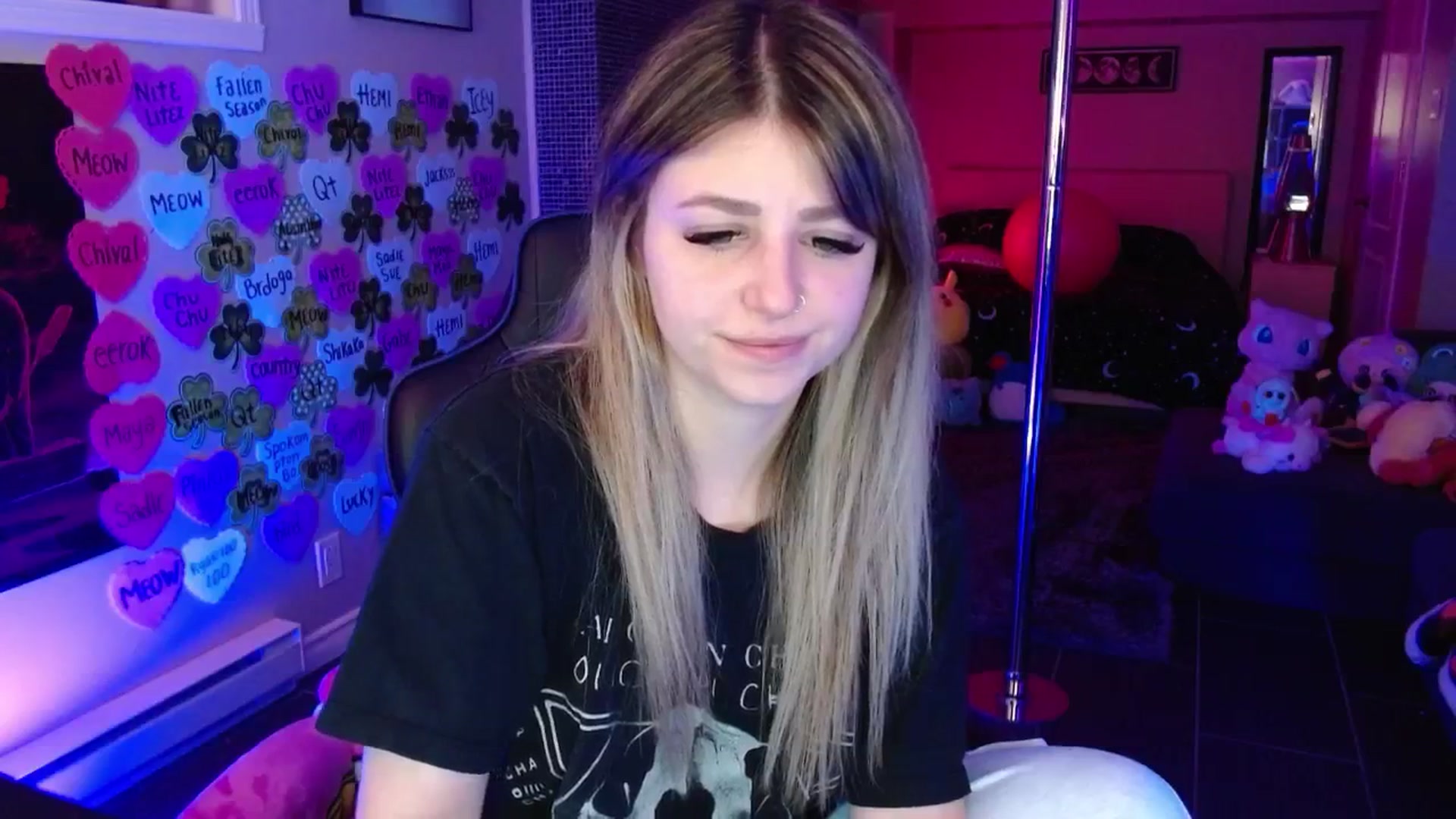 Gallery image thumbnail from Serafina's myfreecams stream on, 03/19/2026, 04:12 image 17 of 20