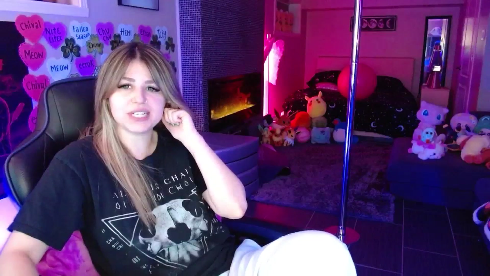Gallery image thumbnail from Serafina's myfreecams stream on, 03/19/2026, 04:12 image 13 of 20
