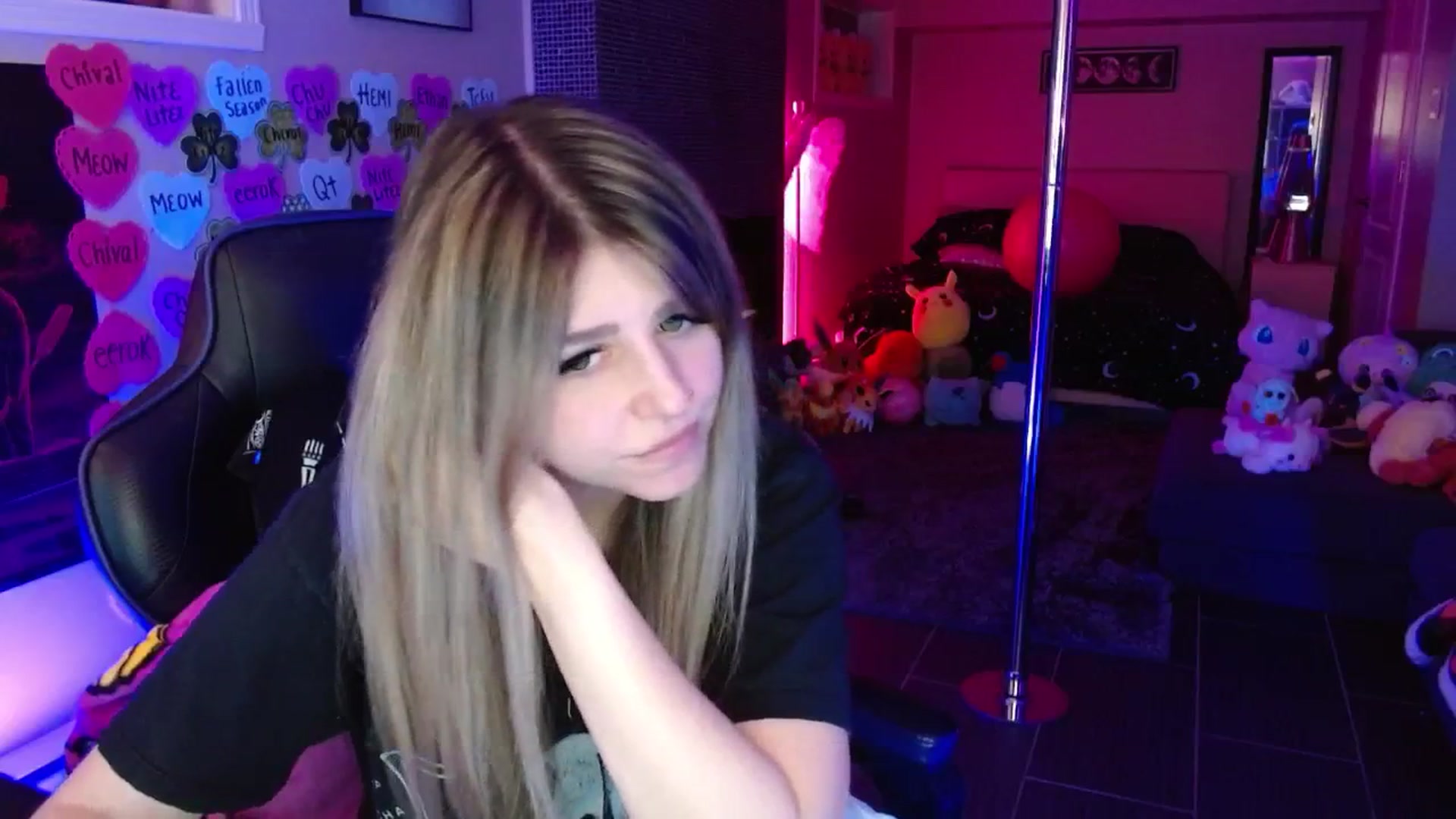 Gallery image thumbnail from Serafina's myfreecams stream on, 03/19/2026, 04:12 image 12 of 20