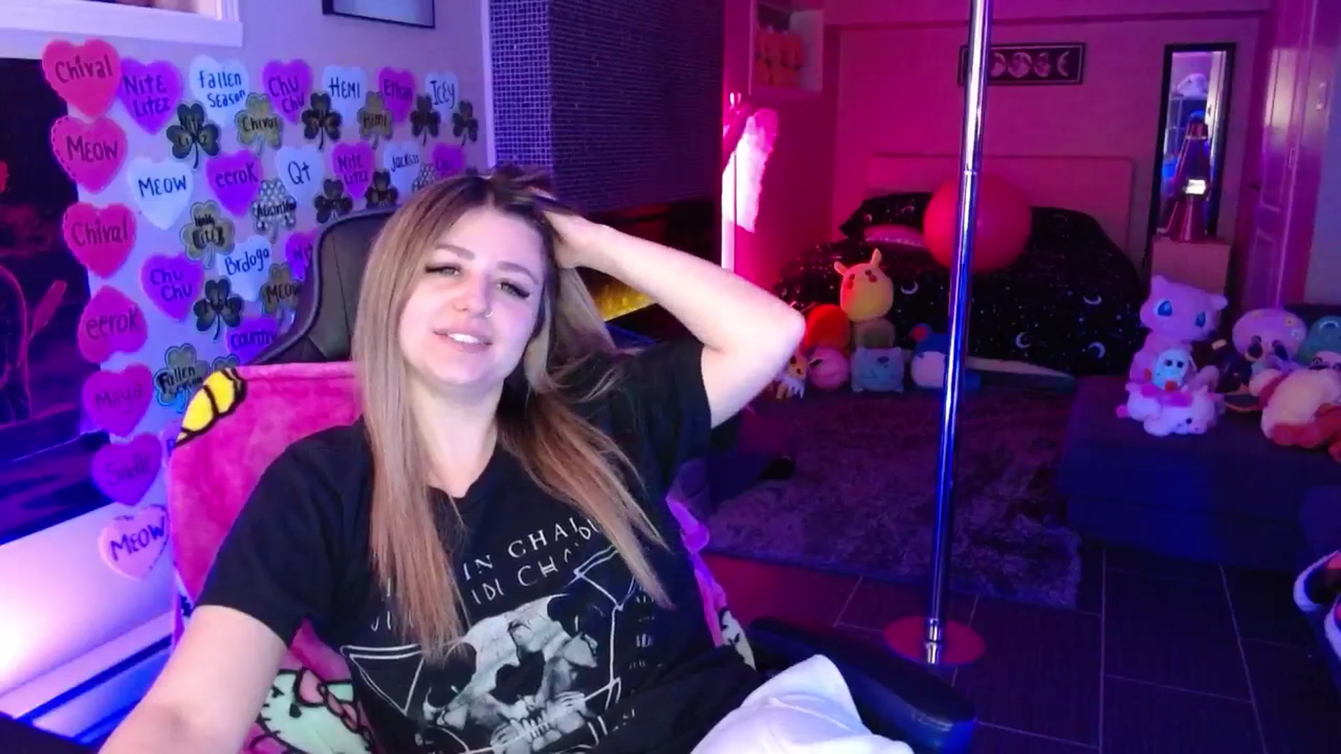 Gallery image thumbnail from Serafina's myfreecams stream on, 03/19/2026, 04:12 image 8 of 20