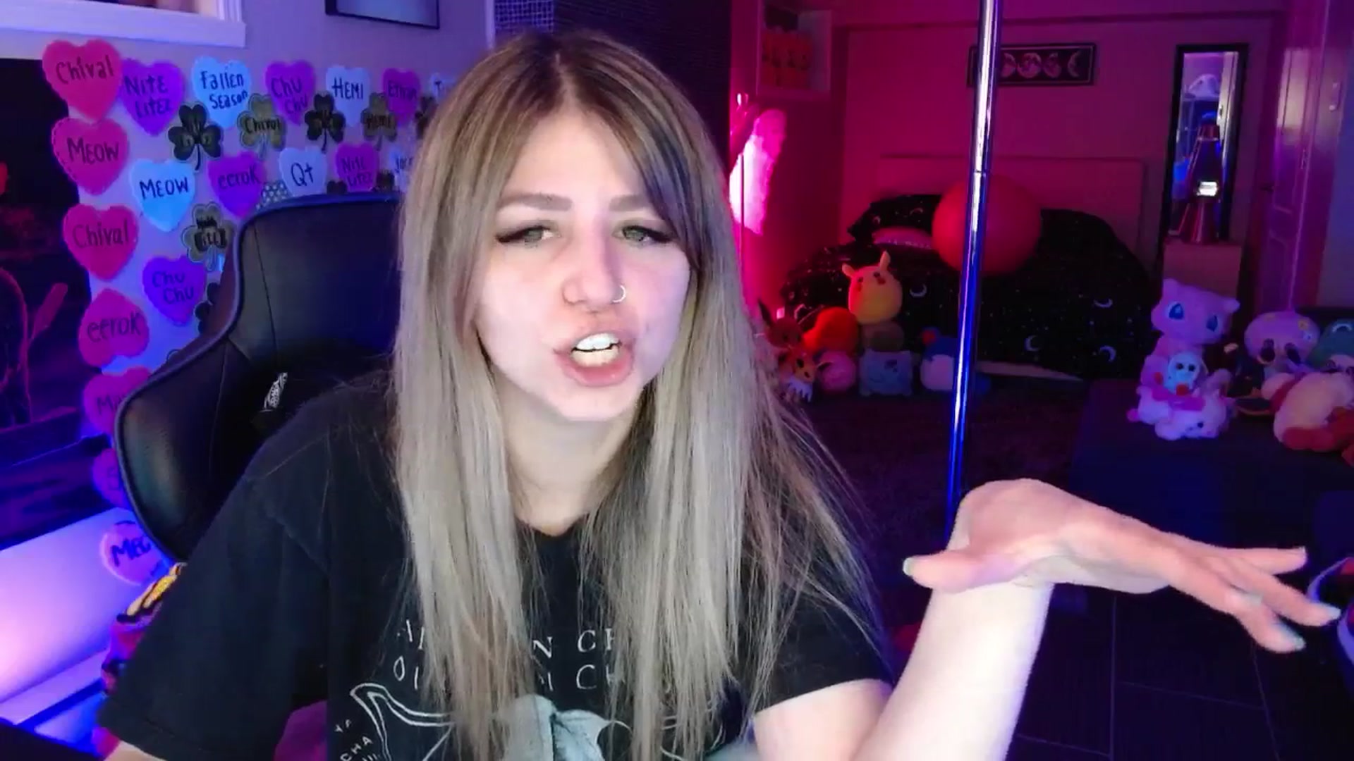 Gallery image thumbnail from Serafina's myfreecams stream on, 03/19/2026, 04:12 image 11 of 20