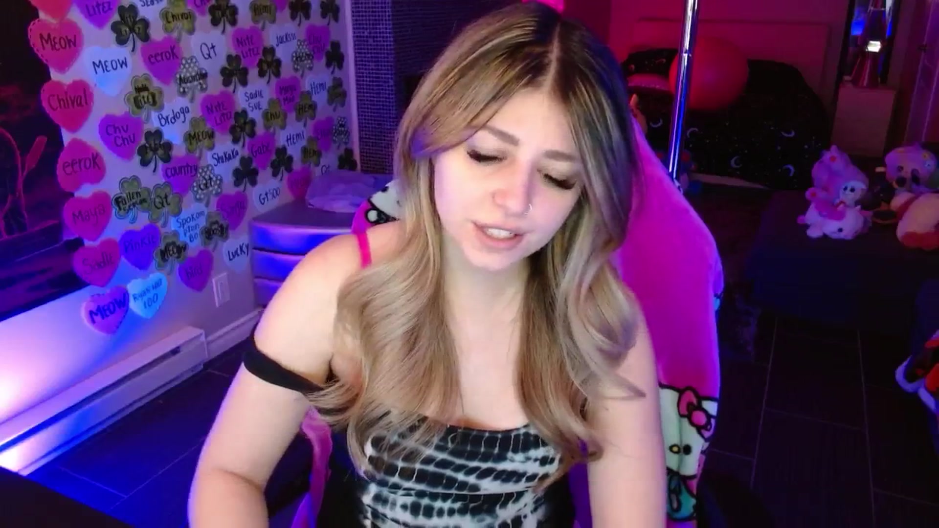Gallery image thumbnail from Serafina's myfreecams stream on, 03/23/2026, 04:57 image 13 of 20