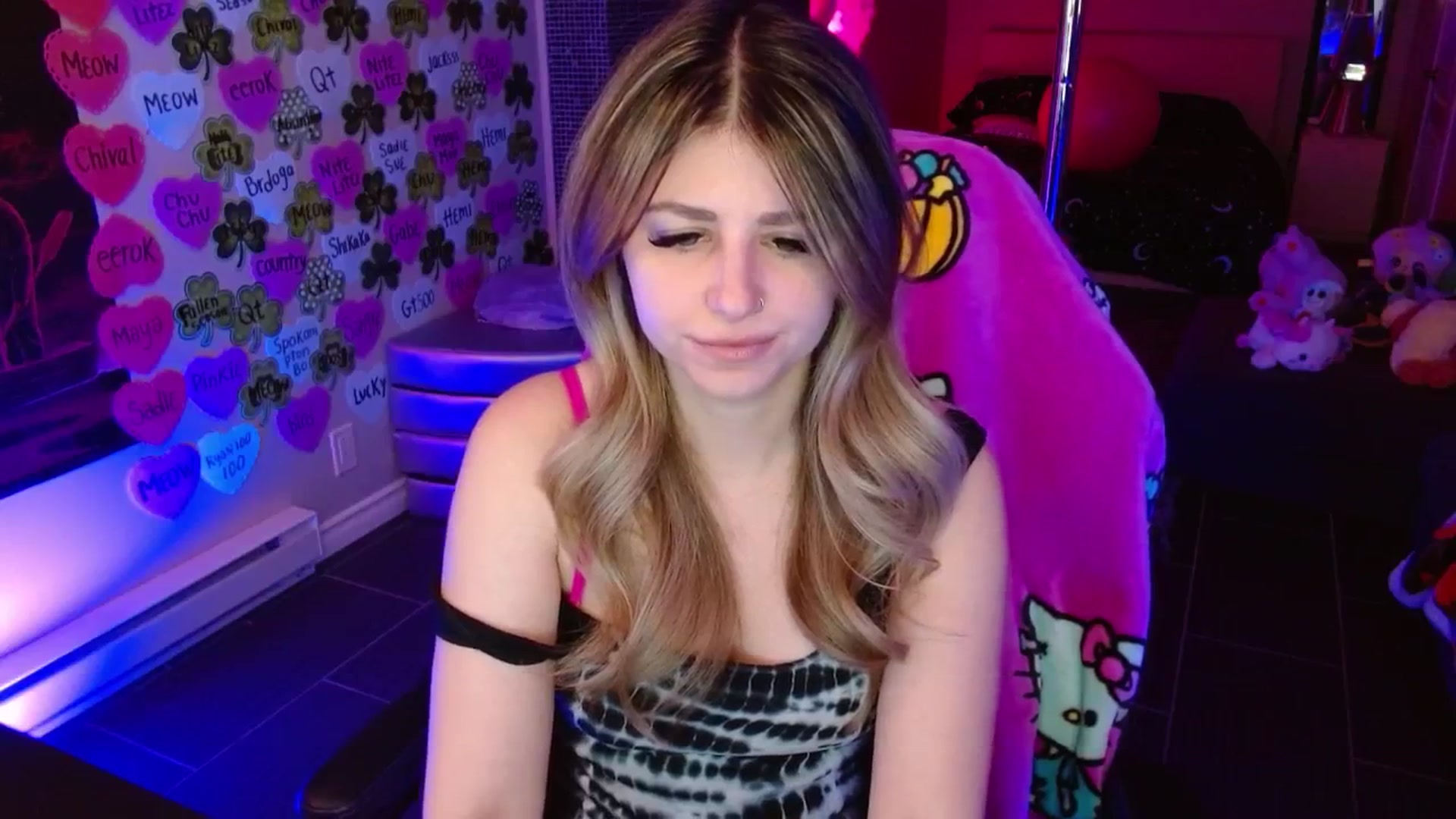 Gallery image thumbnail from Serafina's myfreecams stream on, 03/23/2026, 04:57 image 14 of 20
