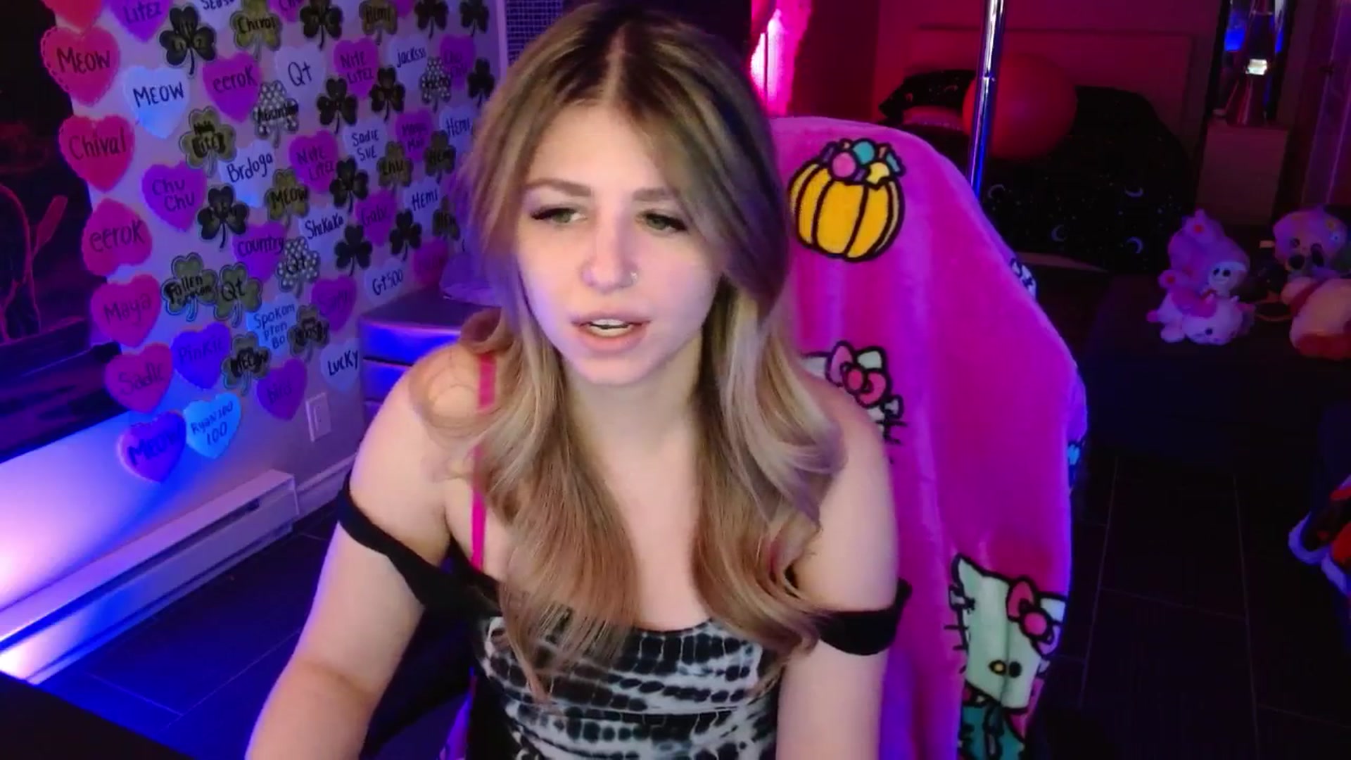 Gallery image thumbnail from Serafina's myfreecams stream on, 03/23/2026, 04:57 image 17 of 20