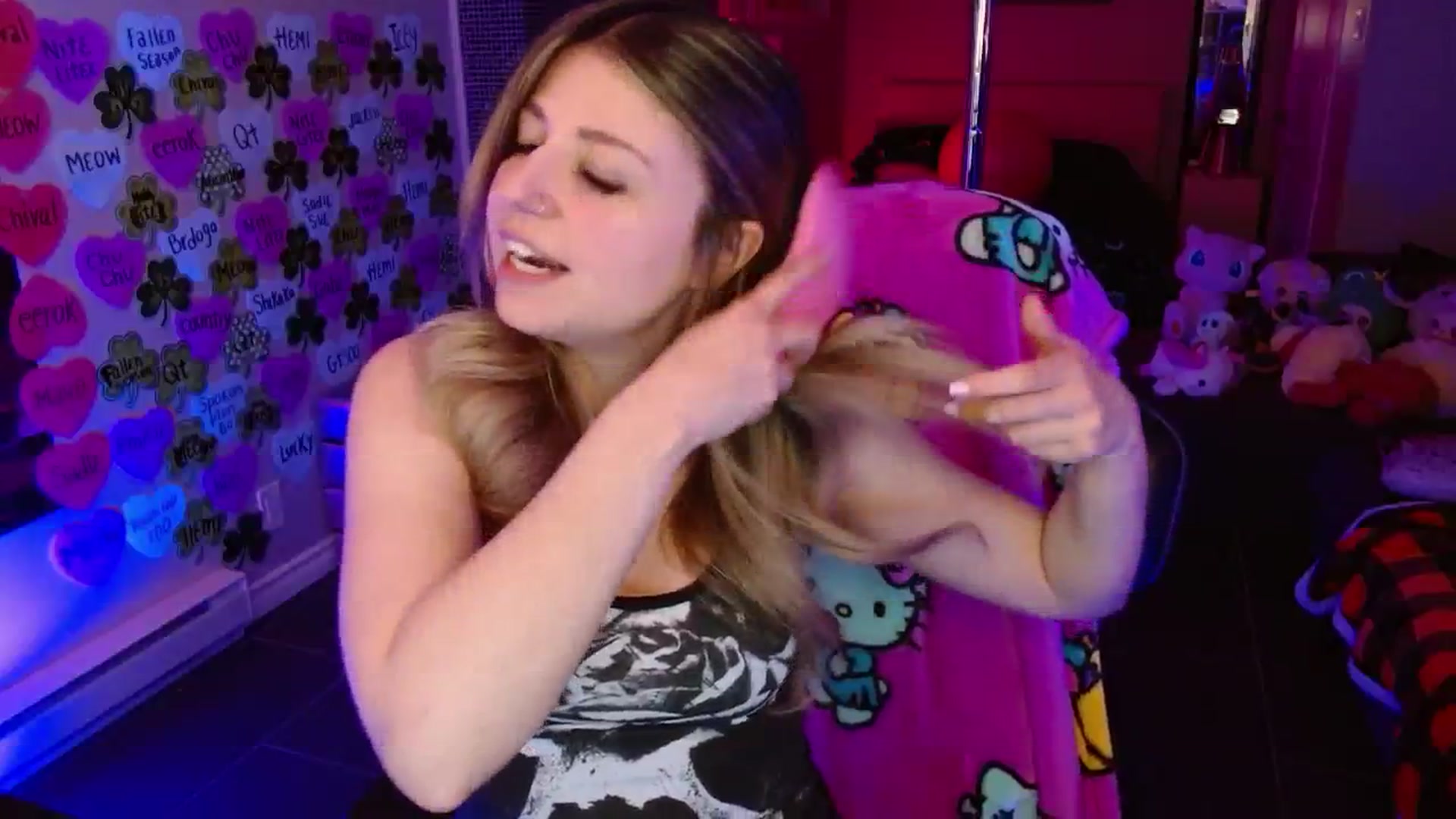 Gallery image thumbnail from Serafina's myfreecams stream on, 03/25/2026, 03:57 image 10 of 20