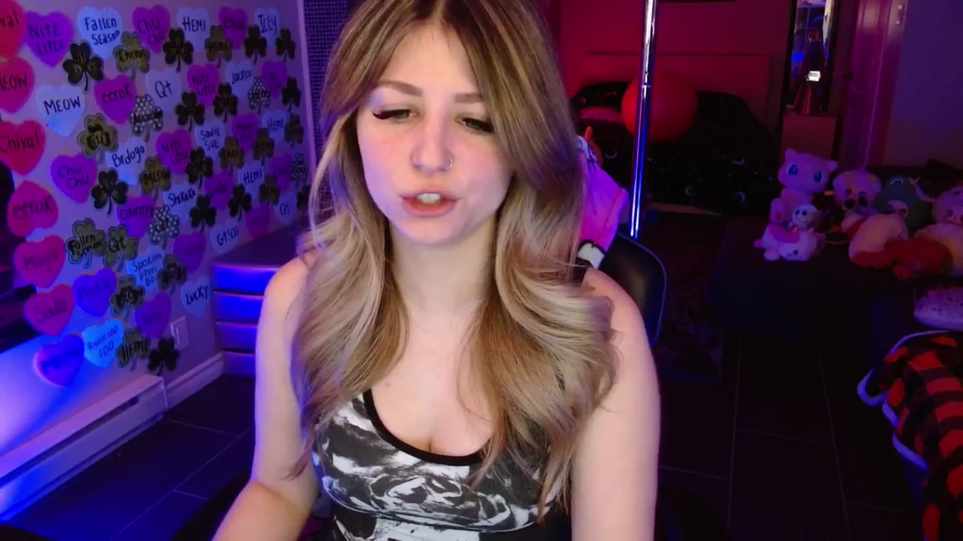 Gallery image thumbnail from Serafina's myfreecams stream on, 03/25/2026, 03:57 image 14 of 20