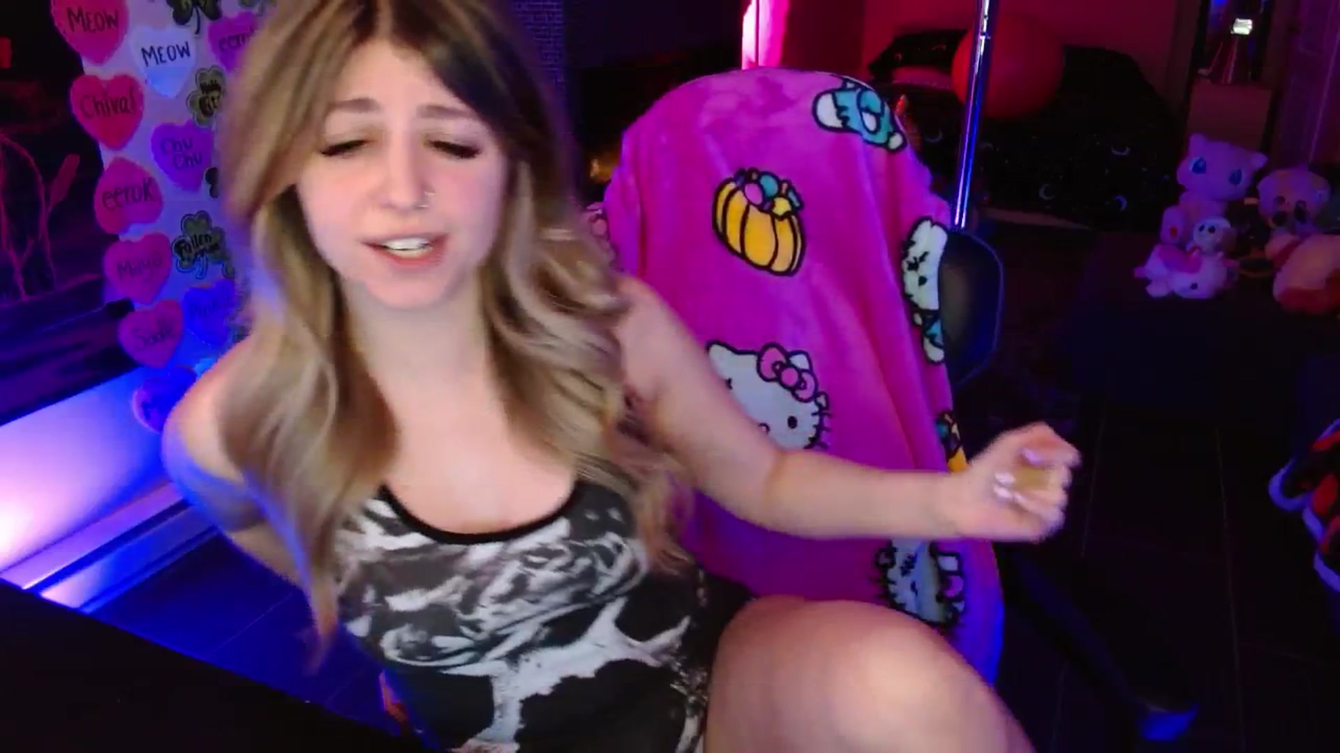 Gallery image thumbnail from Serafina's myfreecams stream on, 03/25/2026, 03:57 image 6 of 20