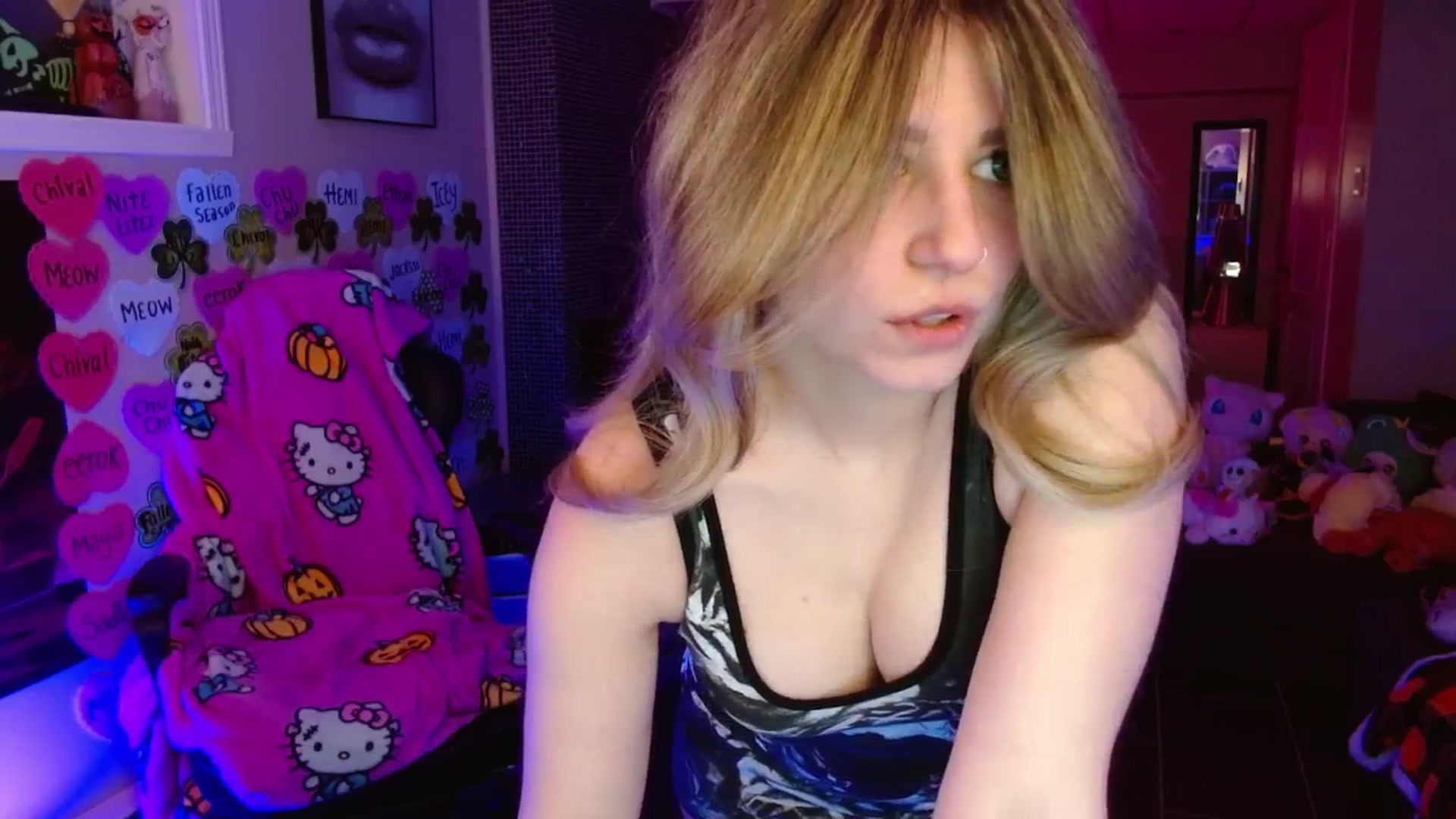 Gallery image thumbnail from Serafina's myfreecams stream on, 03/25/2026, 03:57 image 16 of 20