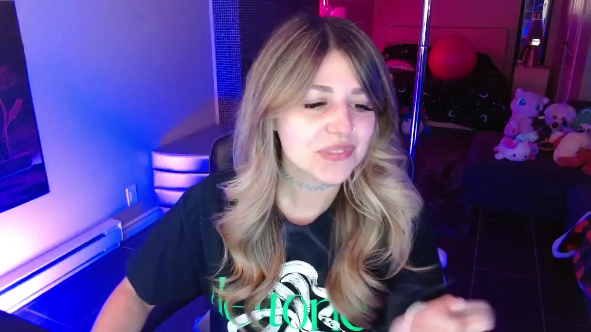 Gallery image thumbnail from Serafina's myfreecams stream on, 04/10/2026, 03:30 image 13 of 20