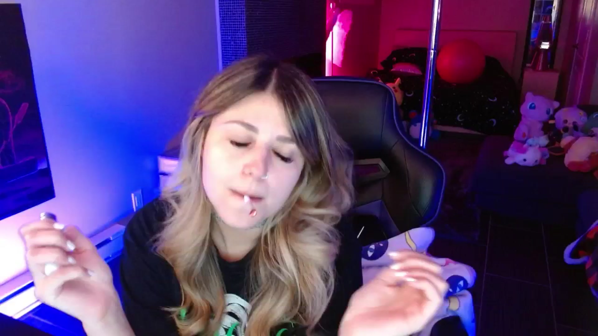 Gallery image thumbnail from Serafina's myfreecams stream on, 04/10/2026, 03:30 image 12 of 20