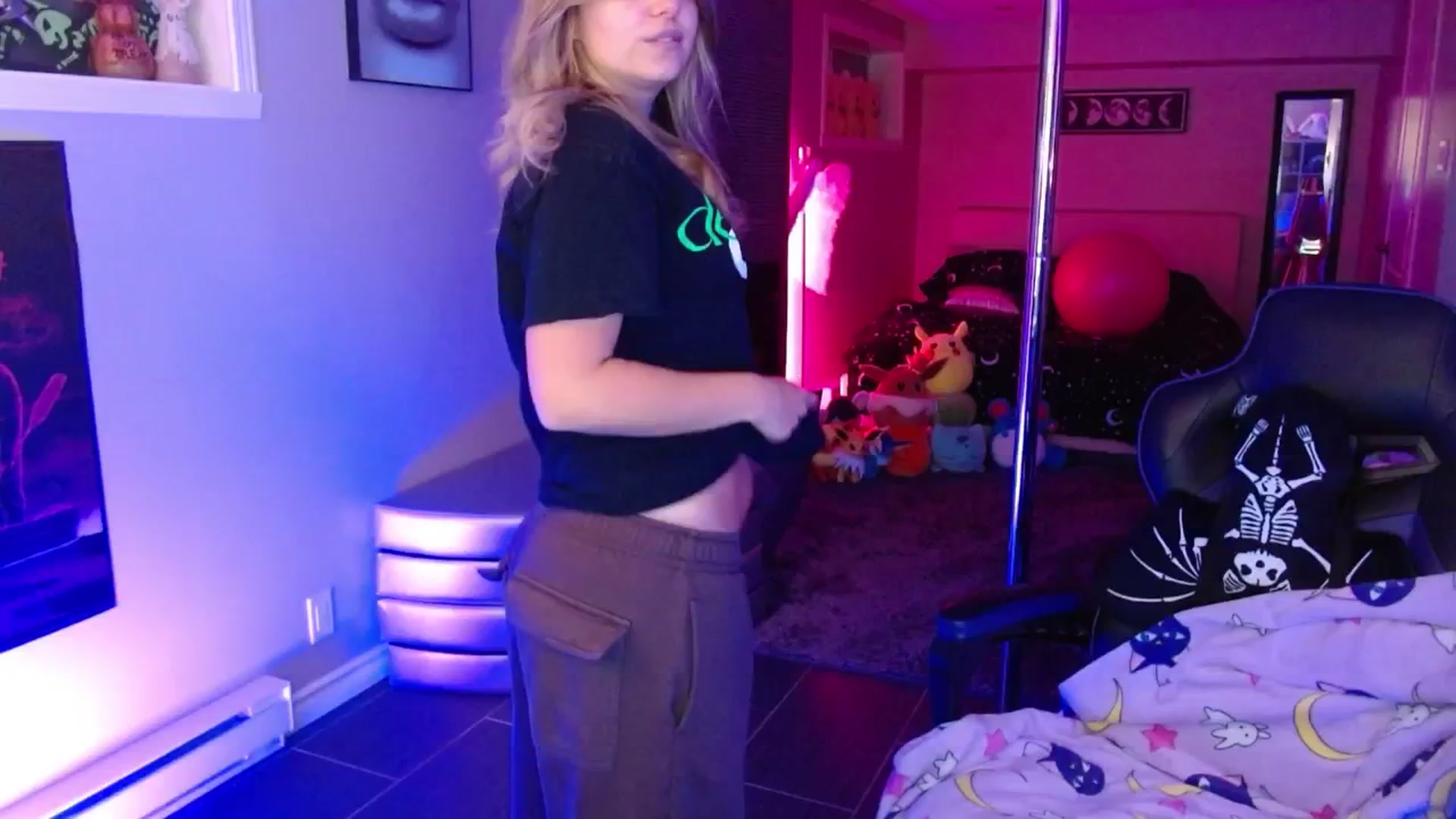 Gallery image thumbnail from Serafina's myfreecams stream on, 04/10/2026, 03:30 image 18 of 20