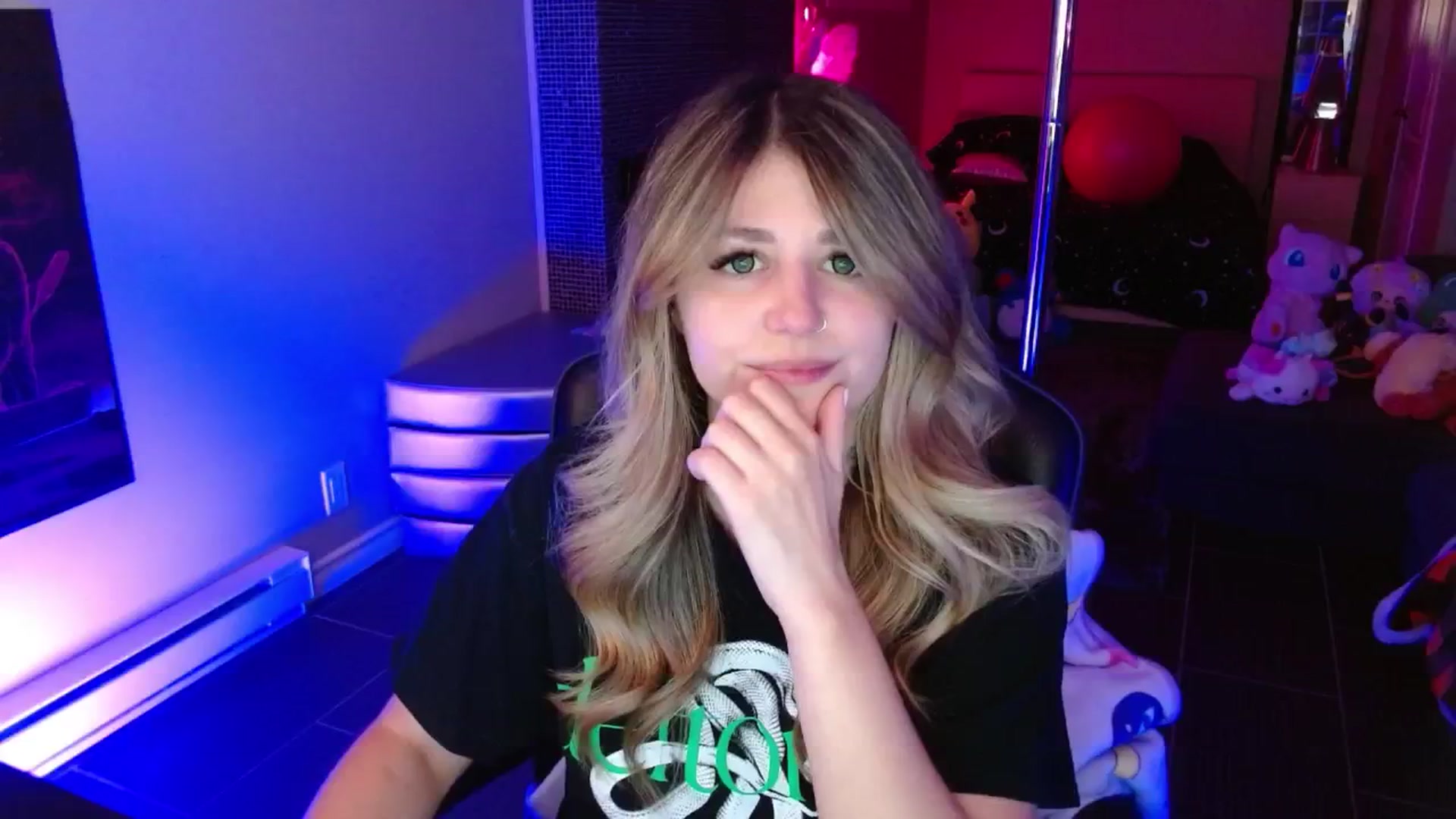 Gallery image thumbnail from Serafina's myfreecams stream on, 04/10/2026, 03:30 image 9 of 20