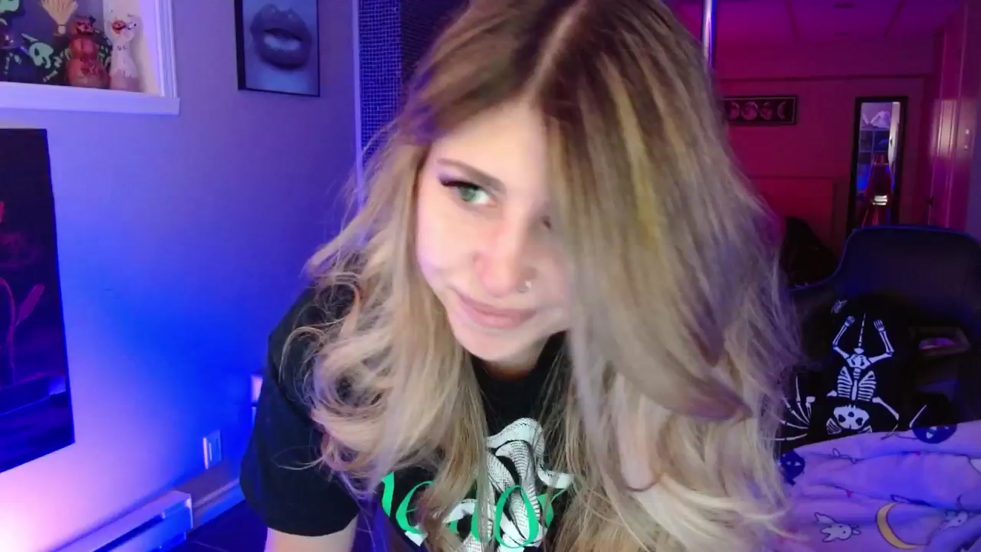 Gallery image thumbnail from Serafina's myfreecams stream on, 04/10/2026, 03:30 image 20 of 20