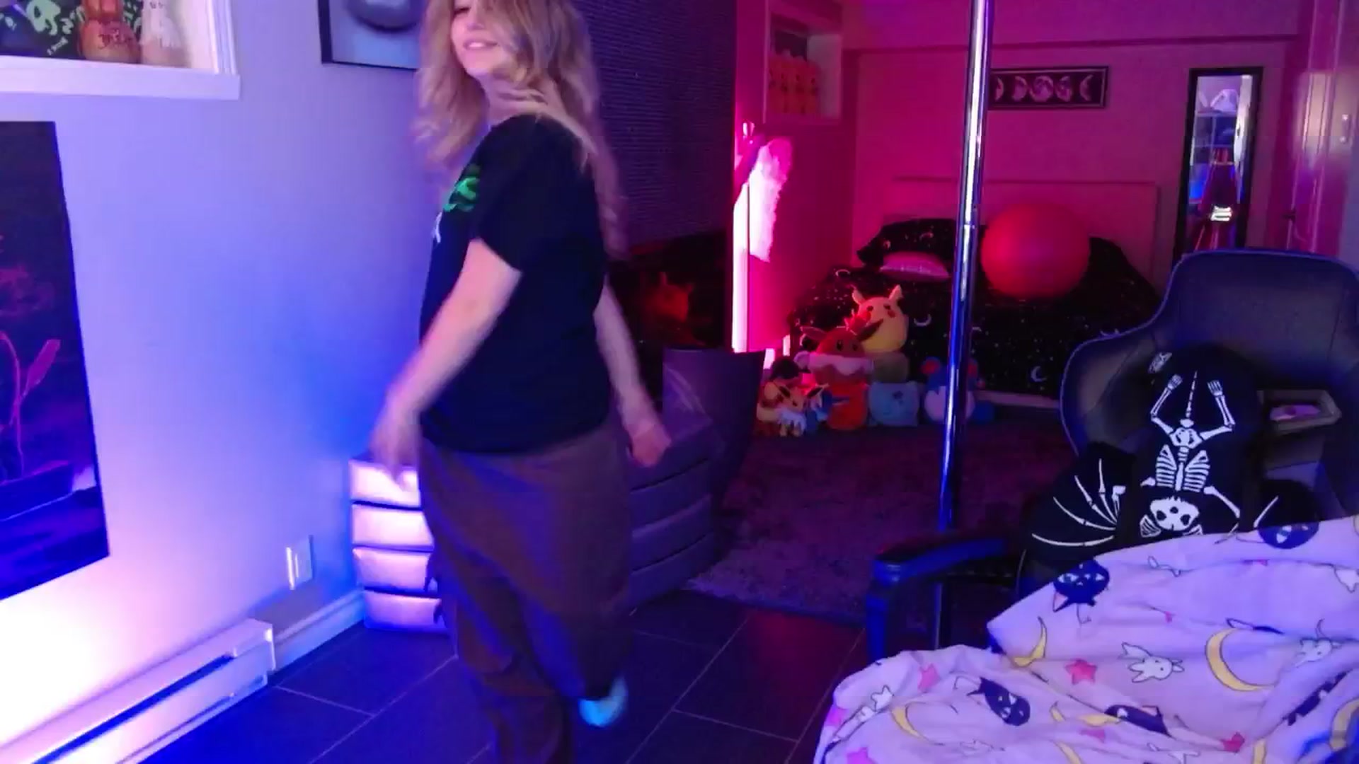 Gallery image thumbnail from Serafina's myfreecams stream on, 04/10/2026, 03:30 image 16 of 20