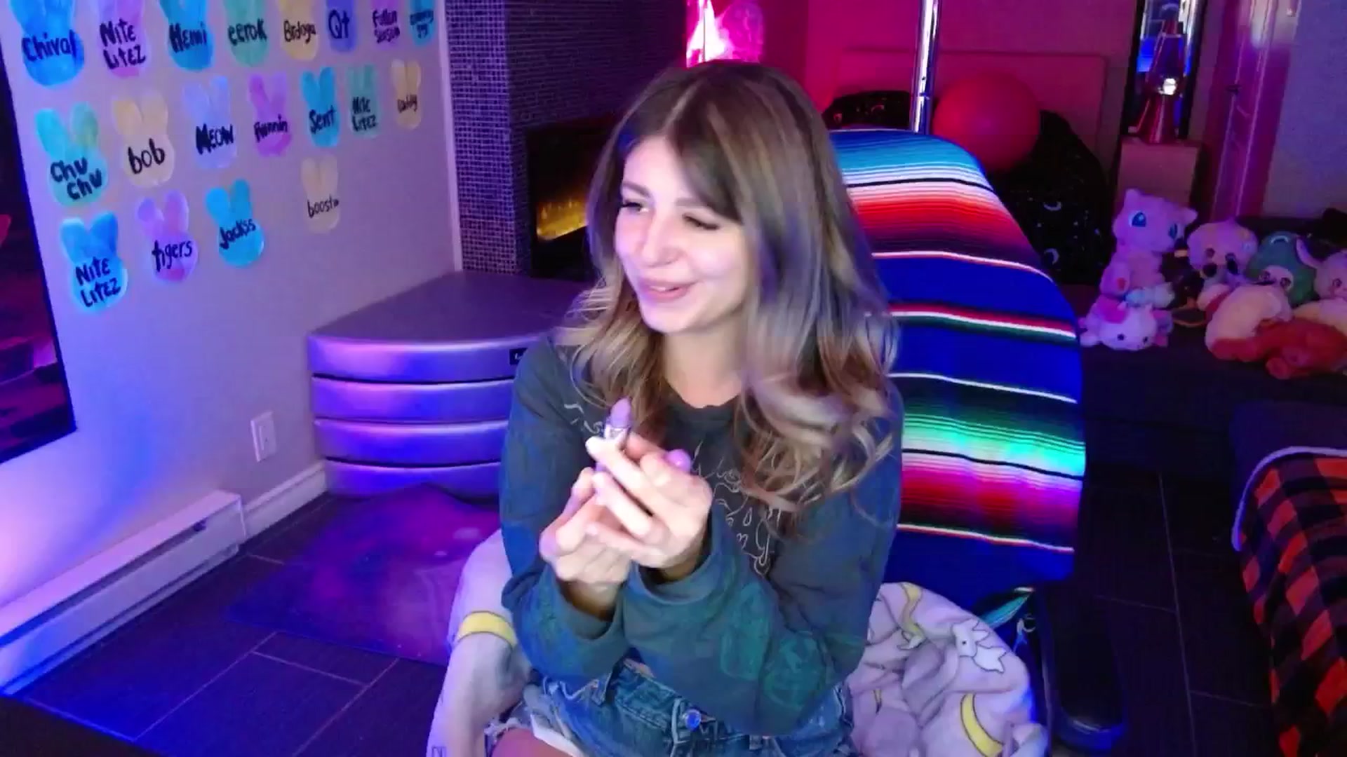 Gallery image thumbnail from Serafina's myfreecams stream on, 04/20/2026, 03:54 image 5 of 20