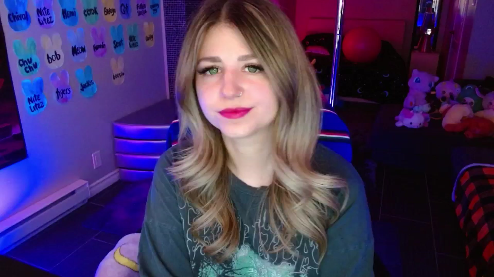 Gallery image thumbnail from Serafina's myfreecams stream on, 04/20/2026, 03:54 image 14 of 20