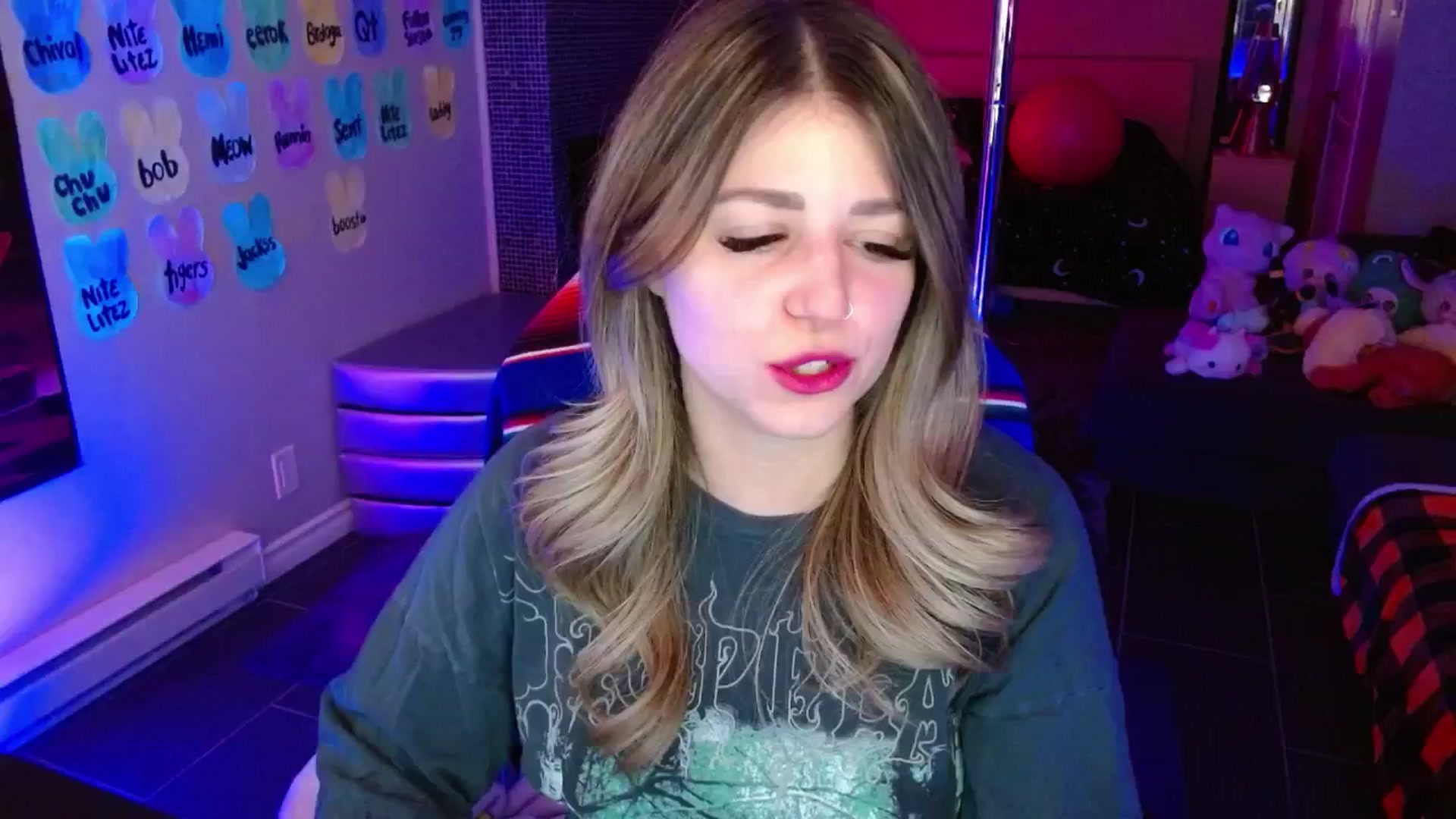 Gallery image thumbnail from Serafina's myfreecams stream on, 04/20/2026, 03:54 image 17 of 20