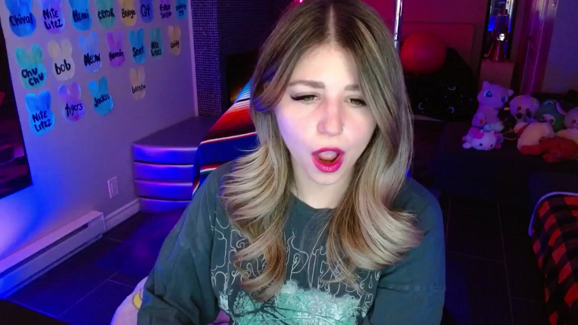 Gallery image thumbnail from Serafina's myfreecams stream on, 04/20/2026, 03:54 image 16 of 20