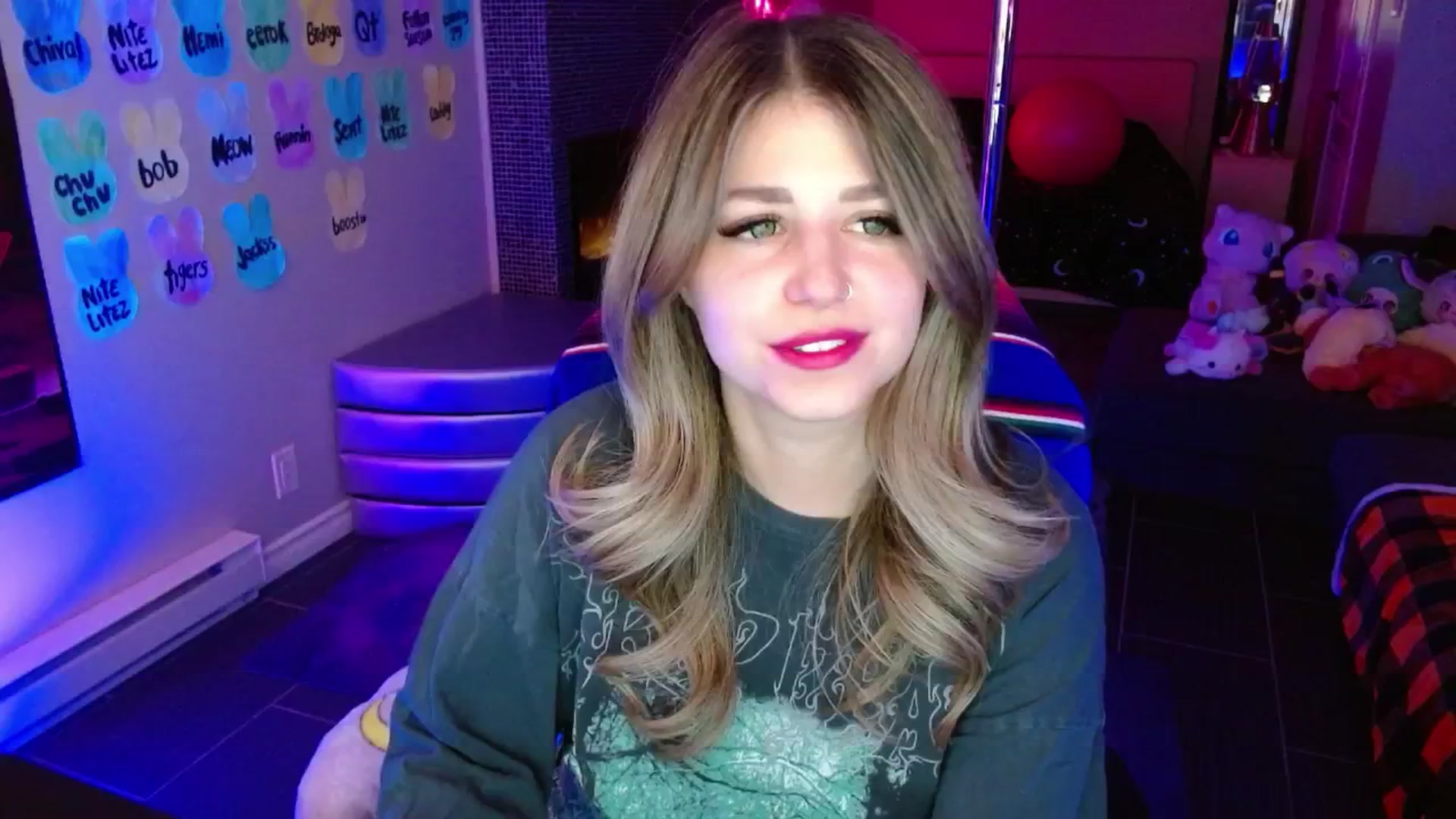 Gallery image thumbnail from Serafina's myfreecams stream on, 04/20/2026, 03:54 image 11 of 20