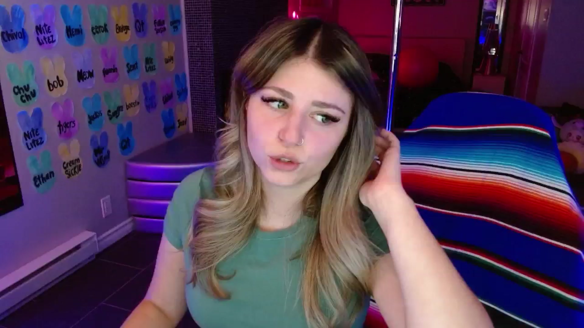 Gallery image thumbnail from Serafina's myfreecams stream on, 04/22/2026, 04:27 image 14 of 20