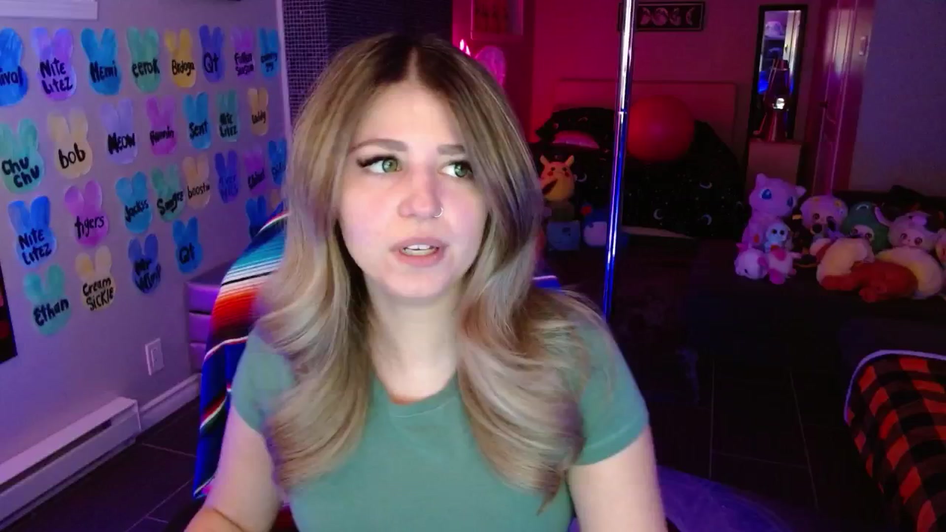Gallery image thumbnail from Serafina's myfreecams stream on, 04/22/2026, 04:27 image 2 of 20