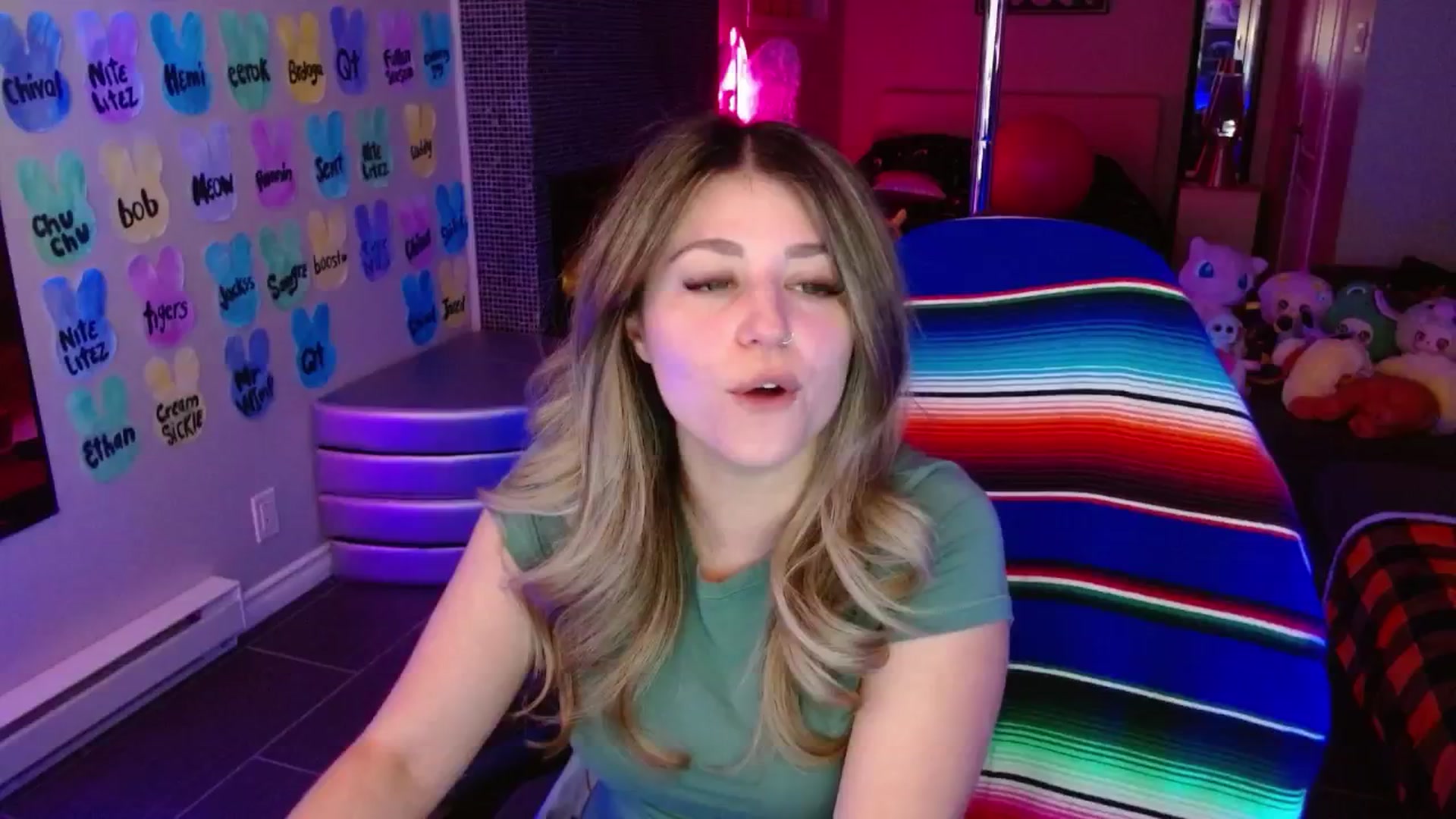 Gallery image thumbnail from Serafina's myfreecams stream on, 04/22/2026, 04:27 image 12 of 20
