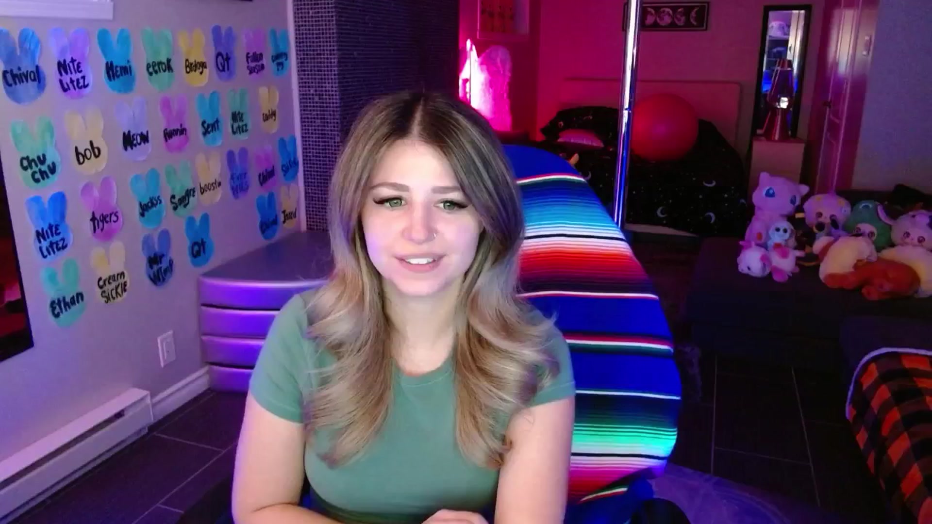 Gallery image thumbnail from Serafina's myfreecams stream on, 04/22/2026, 04:27 image 4 of 20