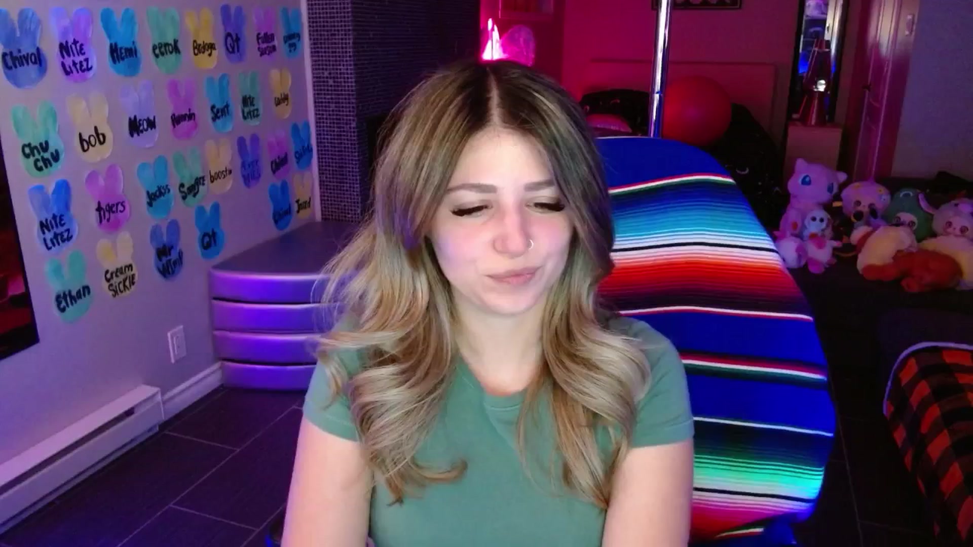 Gallery image thumbnail from Serafina's myfreecams stream on, 04/22/2026, 04:27 image 15 of 20