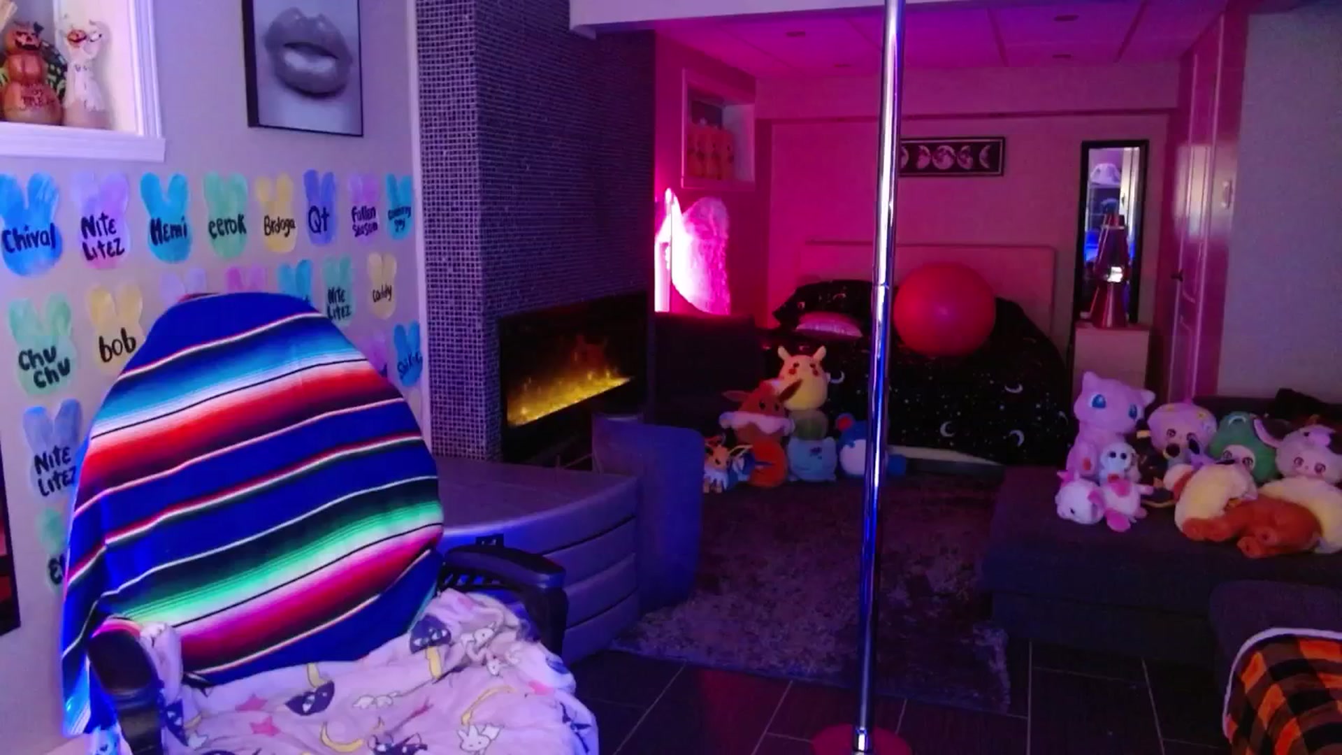 Gallery image thumbnail from Serafina's myfreecams stream on, 04/22/2026, 04:27 image 19 of 20
