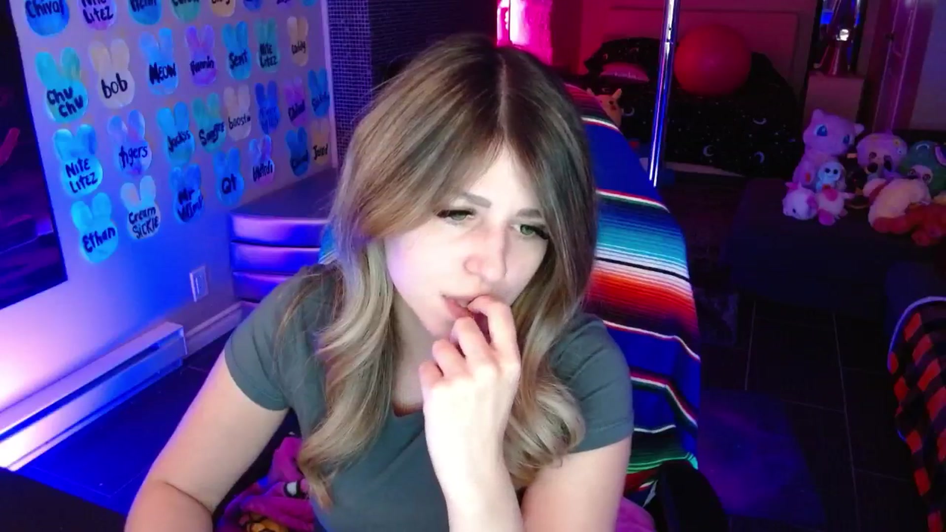 Gallery image thumbnail from Serafina's myfreecams stream on, 04/29/2026, 05:05 image 13 of 20