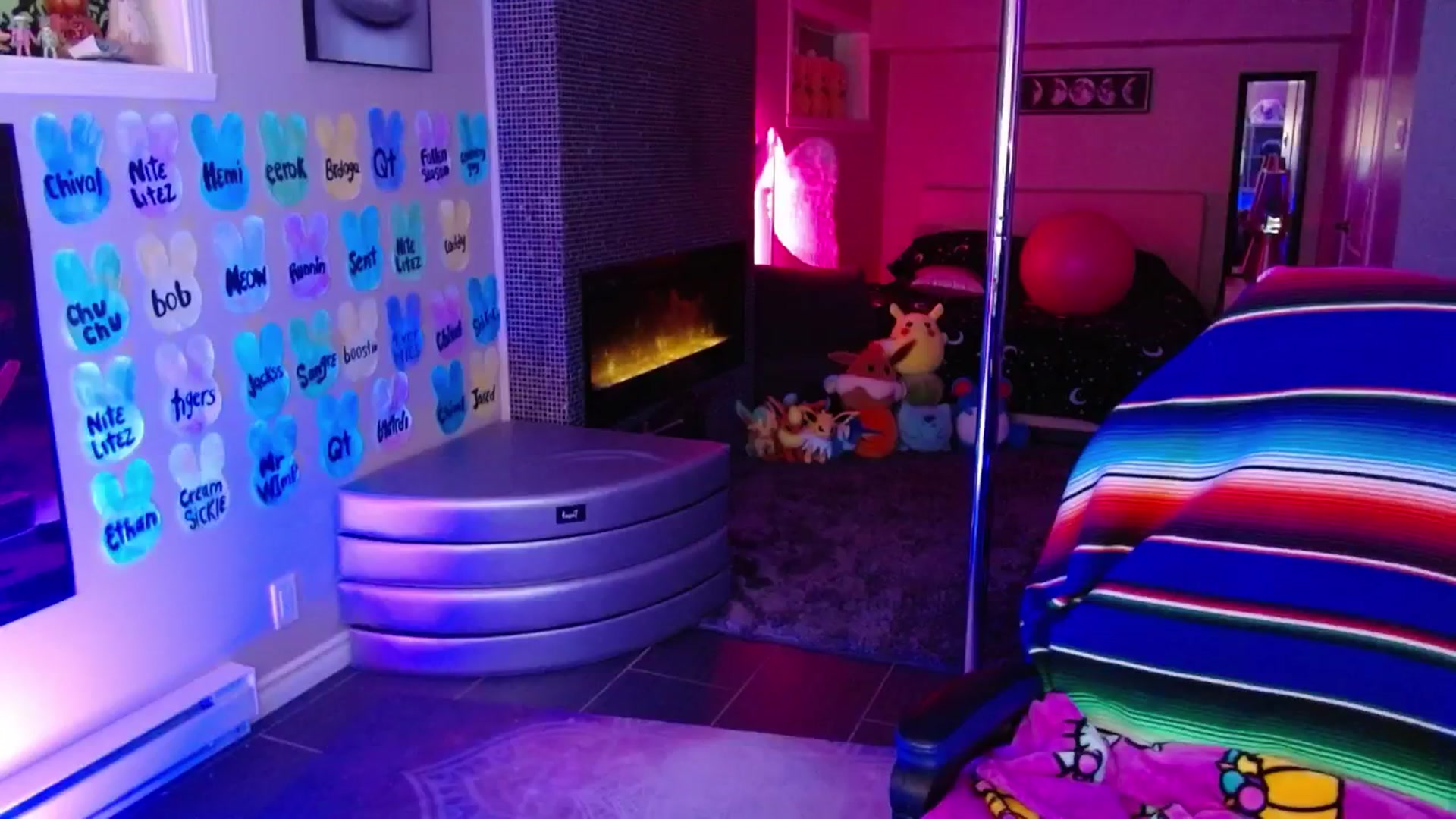 Gallery image thumbnail from Serafina's myfreecams stream on, 04/29/2026, 05:05 image 5 of 20