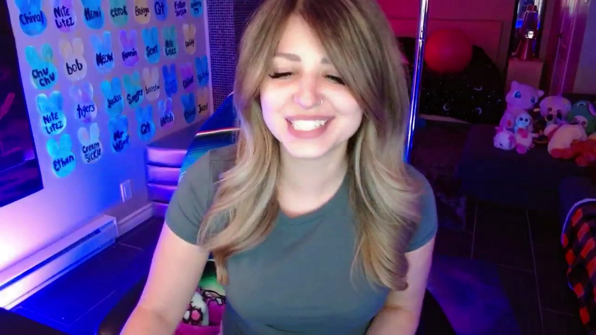 Gallery image thumbnail from Serafina's myfreecams stream on, 04/29/2026, 05:05 image 15 of 20