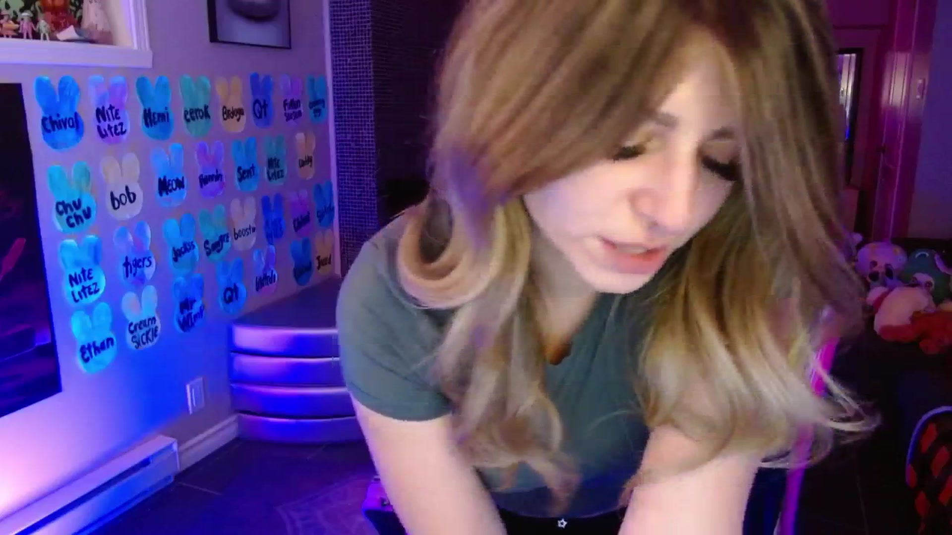 Gallery image thumbnail from Serafina's myfreecams stream on, 04/29/2026, 05:05 image 14 of 20