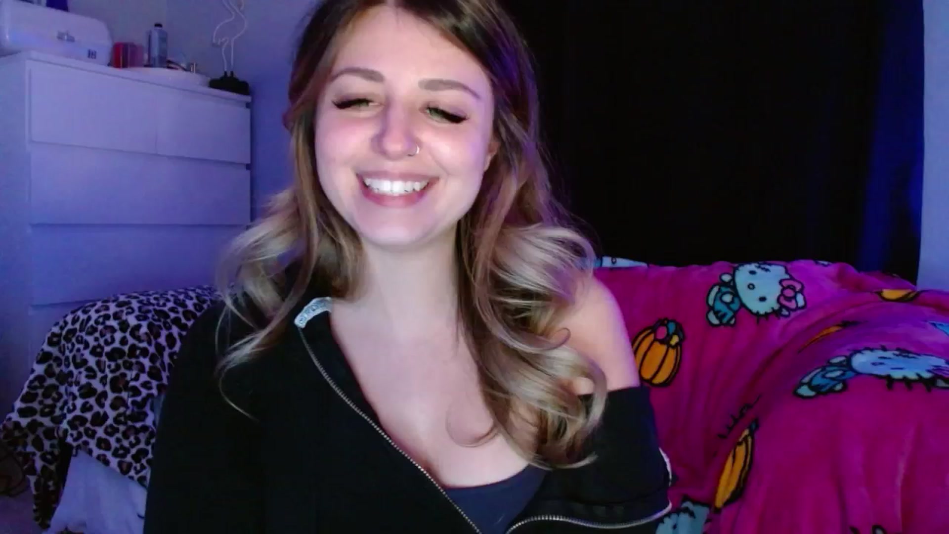 Gallery image thumbnail from Serafina's myfreecams stream on, 05/02/2026, 03:49 image 15 of 20