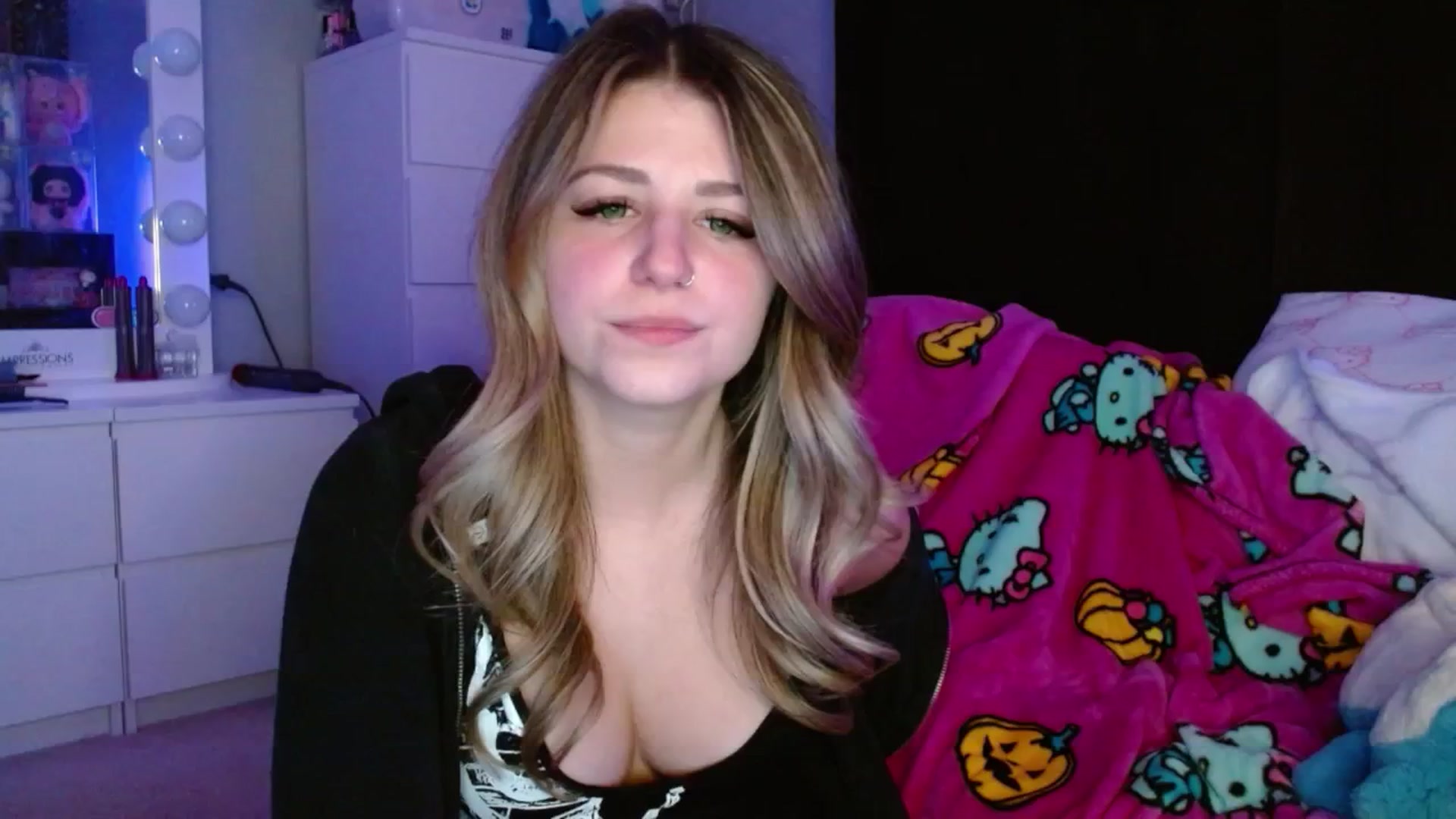 Gallery image thumbnail from Serafina's myfreecams stream on, 05/04/2026, 04:30 image 15 of 20