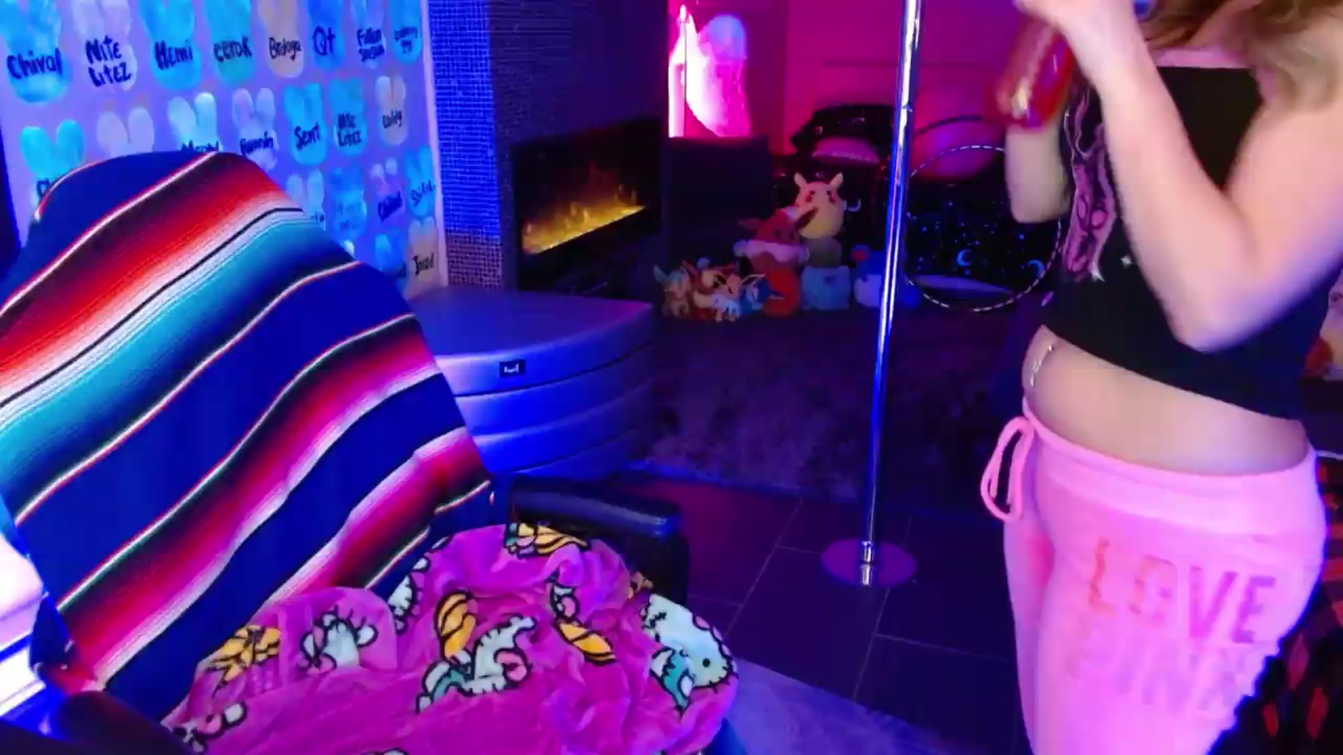 Gallery image thumbnail from Serafina's myfreecams stream on, 05/16/2026, 04:48 image 14 of 20