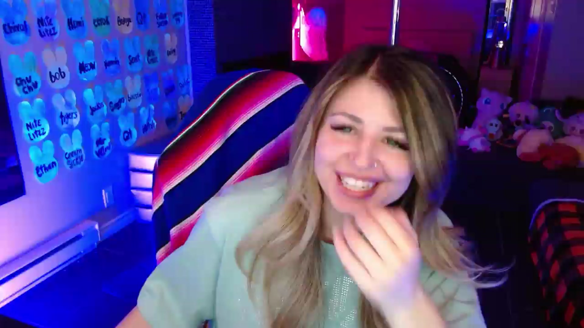 Gallery image thumbnail from Serafina's myfreecams stream on, 05/17/2026, 04:57 image 19 of 20