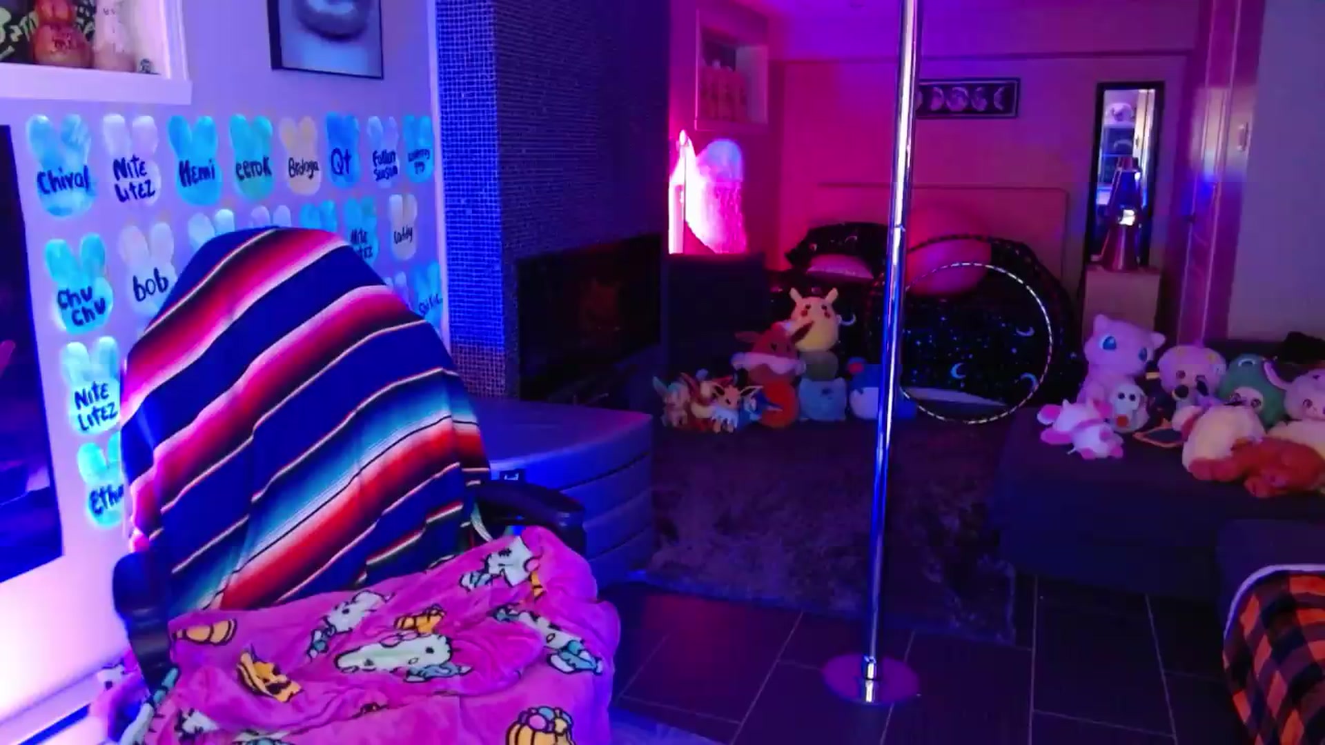Gallery image thumbnail from Serafina's myfreecams stream on, 05/17/2026, 04:57 image 13 of 20