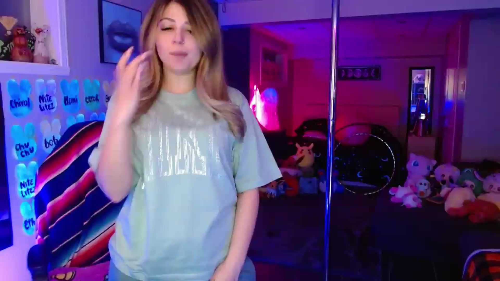 Gallery image thumbnail from Serafina's myfreecams stream on, 05/17/2026, 04:57 image 14 of 20